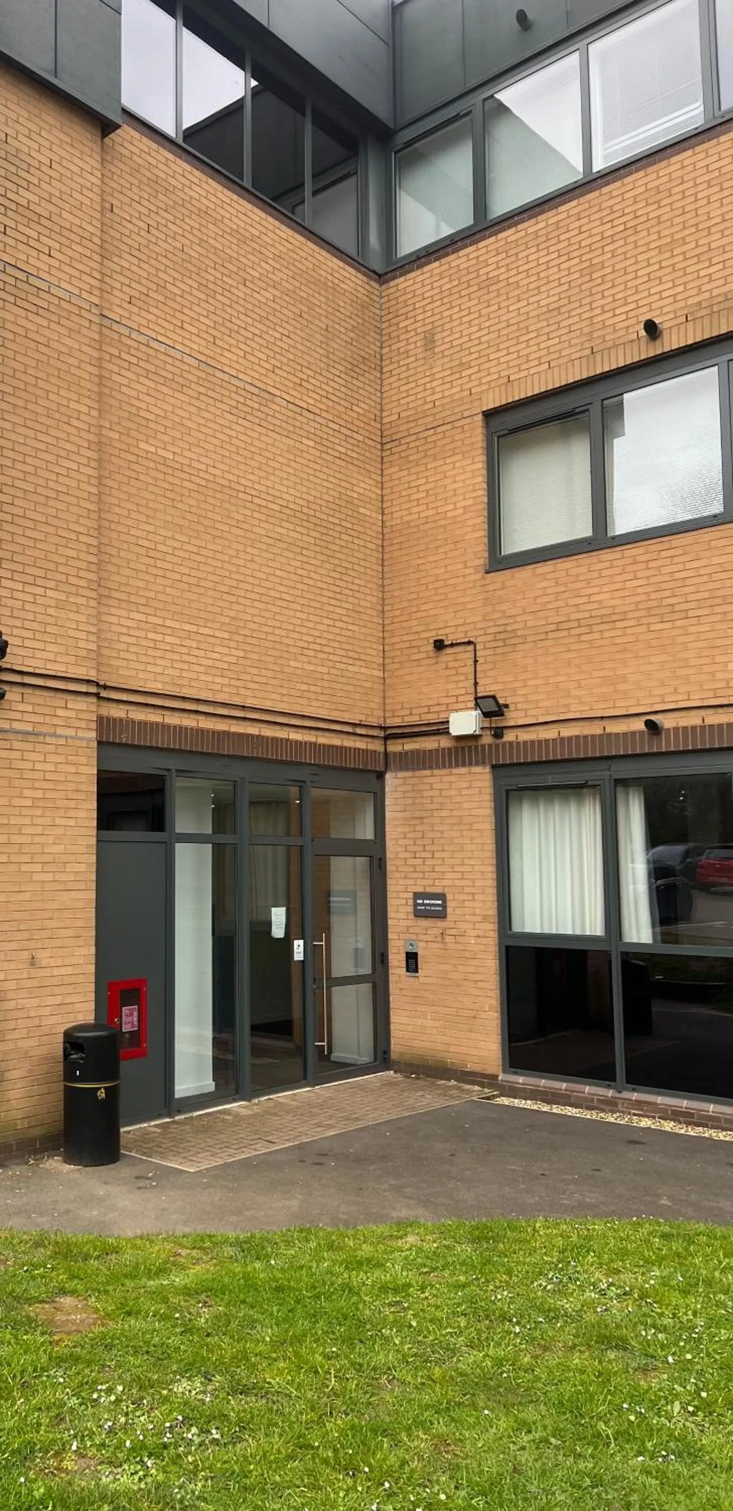 Property building in Stylish 2 bedrooms, 2 bathrooms with workspace in Milton Keynes