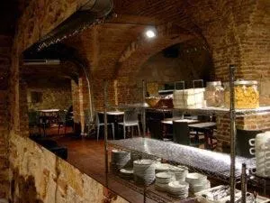 Restaurant/places to eat in Roma Reial