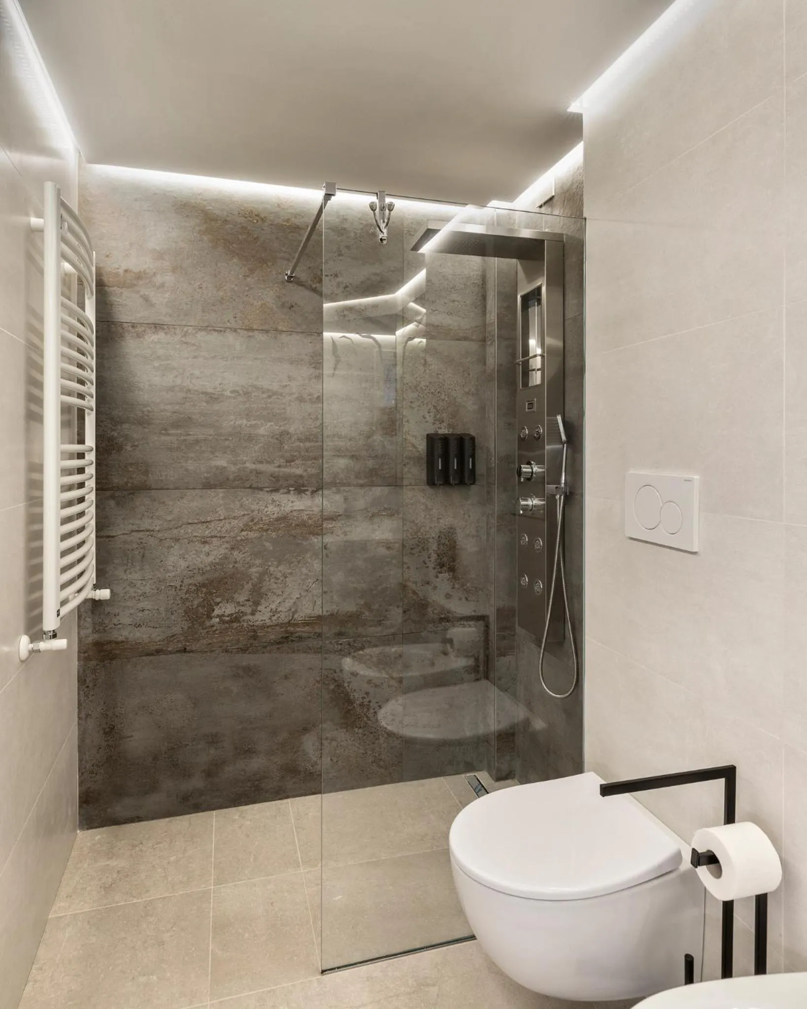 Shower in Casa Massima Suites & SPA