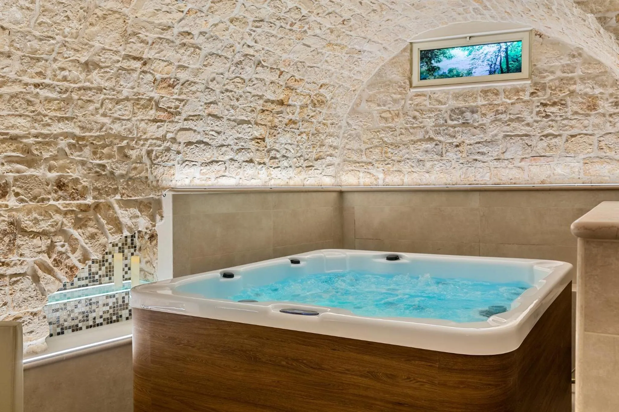 Hot Tub in Casa Massima Suites & SPA