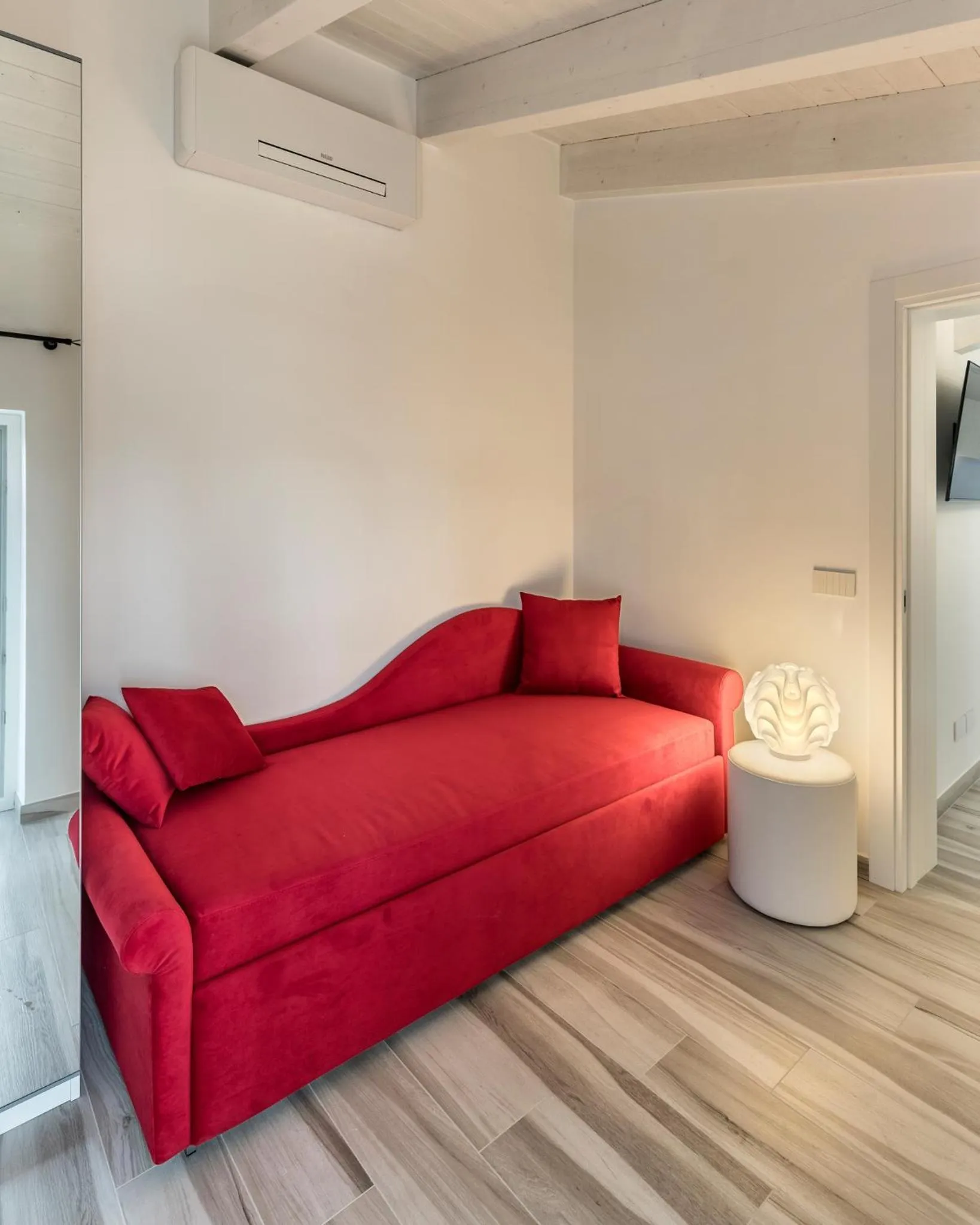 TV and multimedia in Casa Massima Suites & SPA