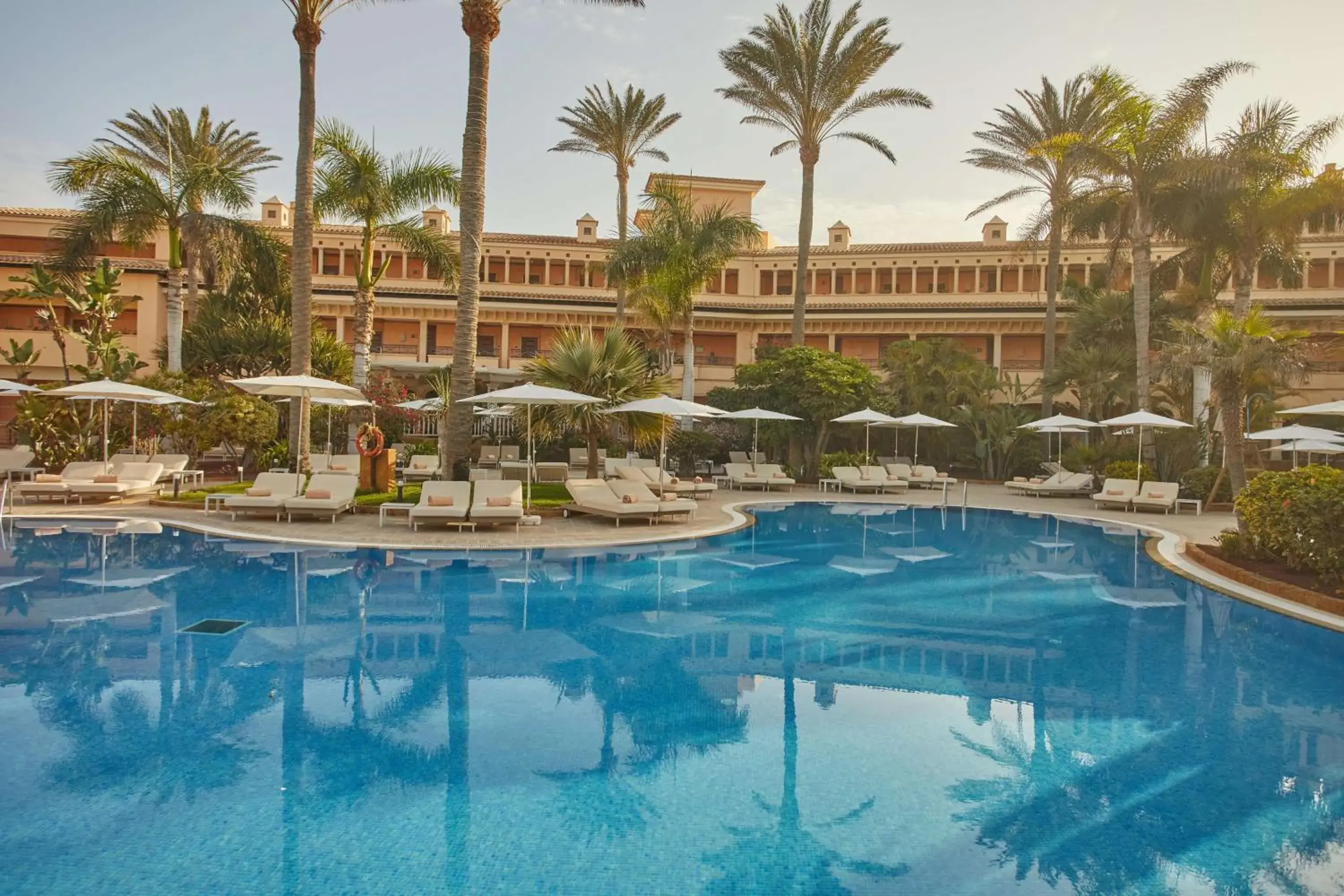 Swimming pool in Secrets Bahía Real Resort & Spa Adults only Swimming pool in Secrets Bahía Real Resort & Spa Adults only