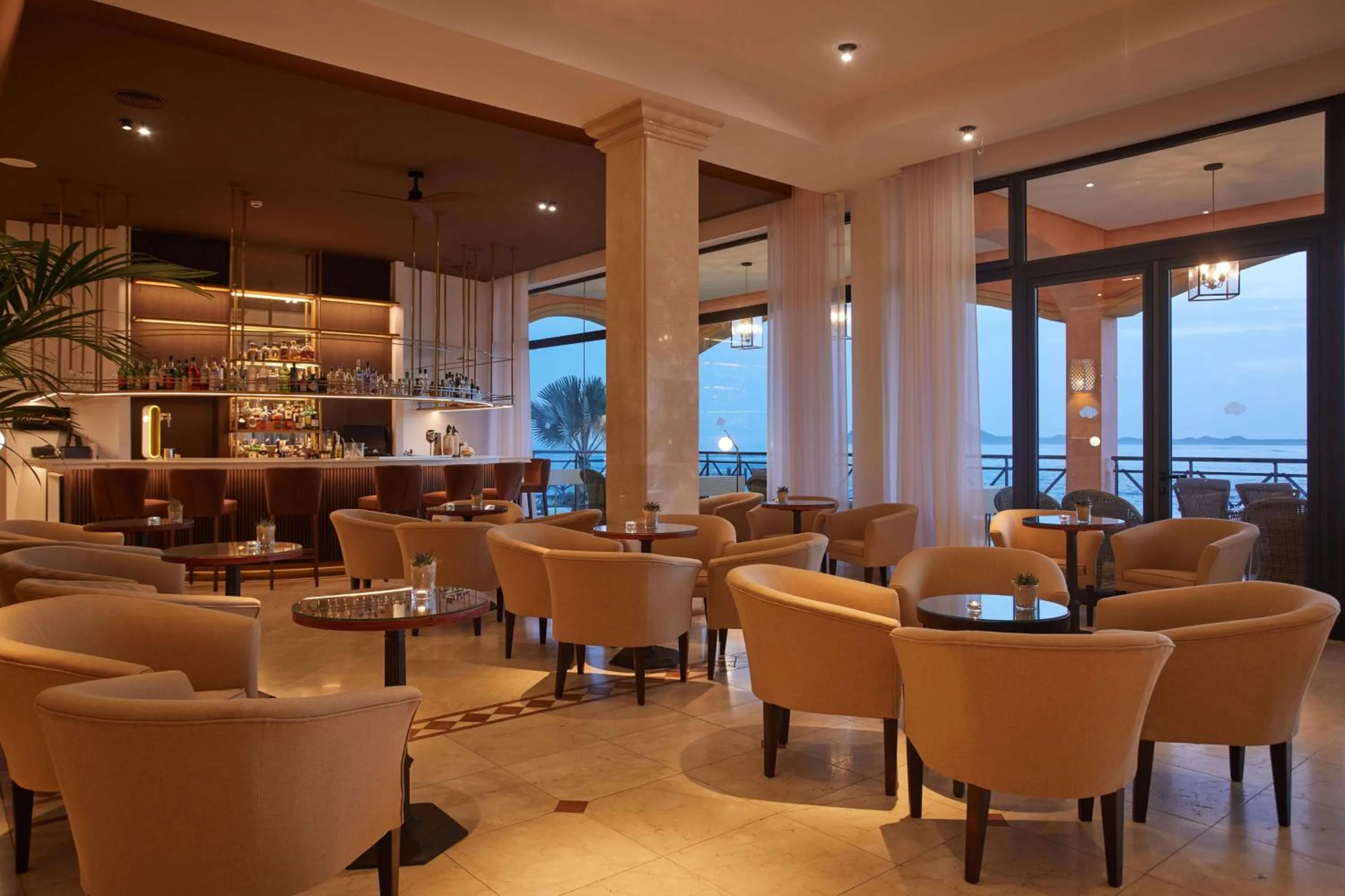 Lounge or bar in Secrets Bahía Real Resort & Spa Adults only