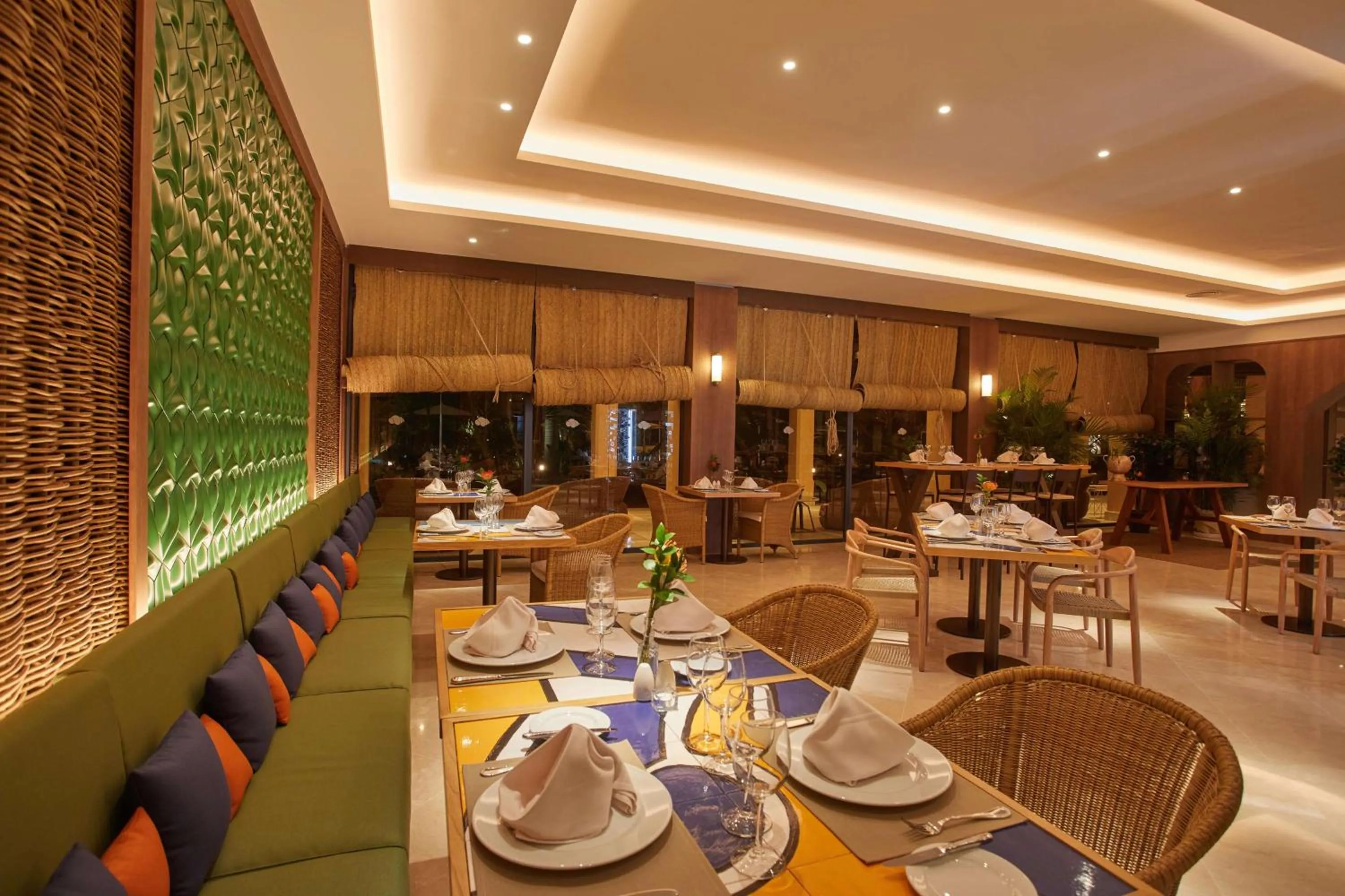 Restaurant/places to eat in Secrets Bahía Real Resort & Spa Adults only