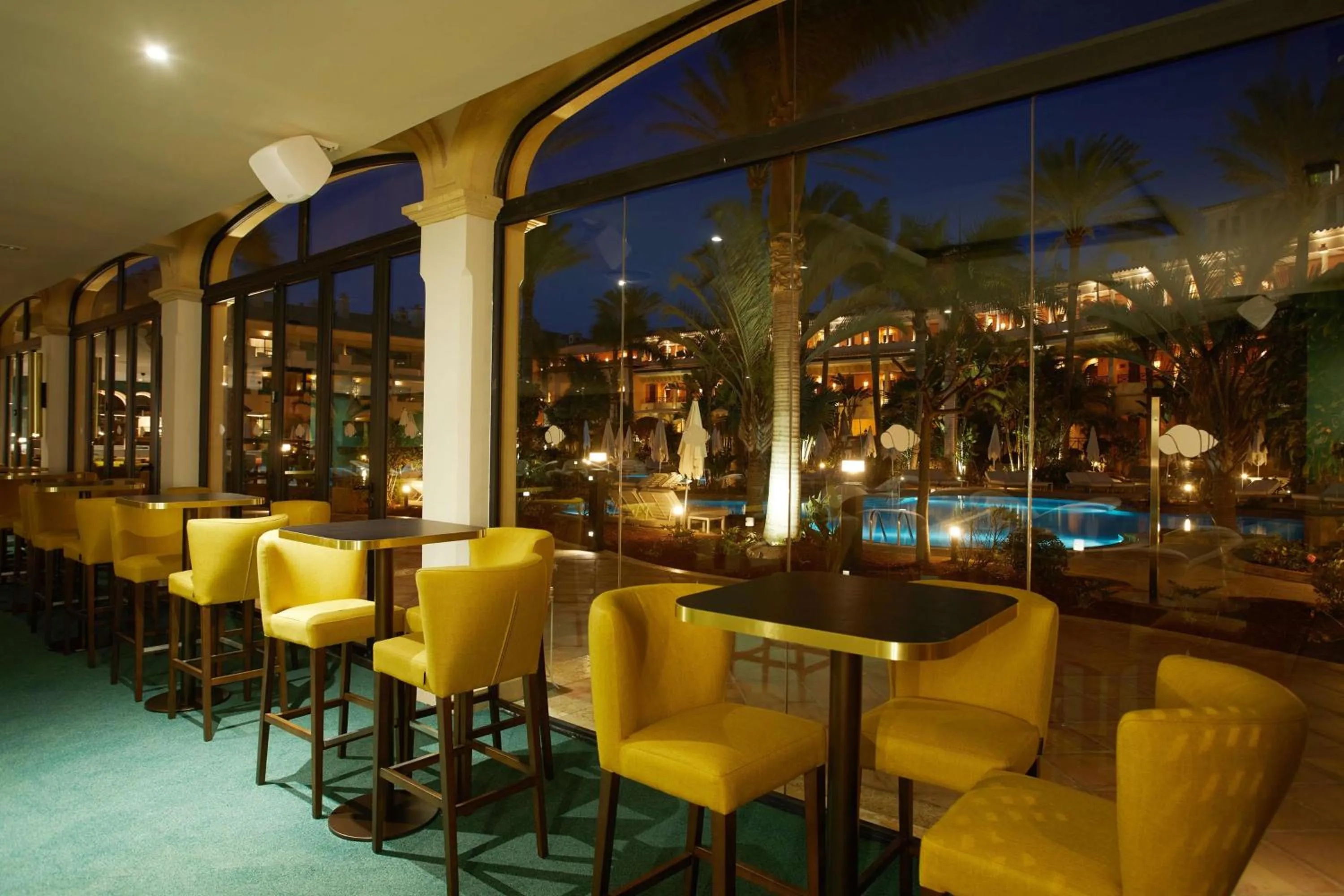 Lounge or bar in Secrets Bahía Real Resort & Spa Adults only