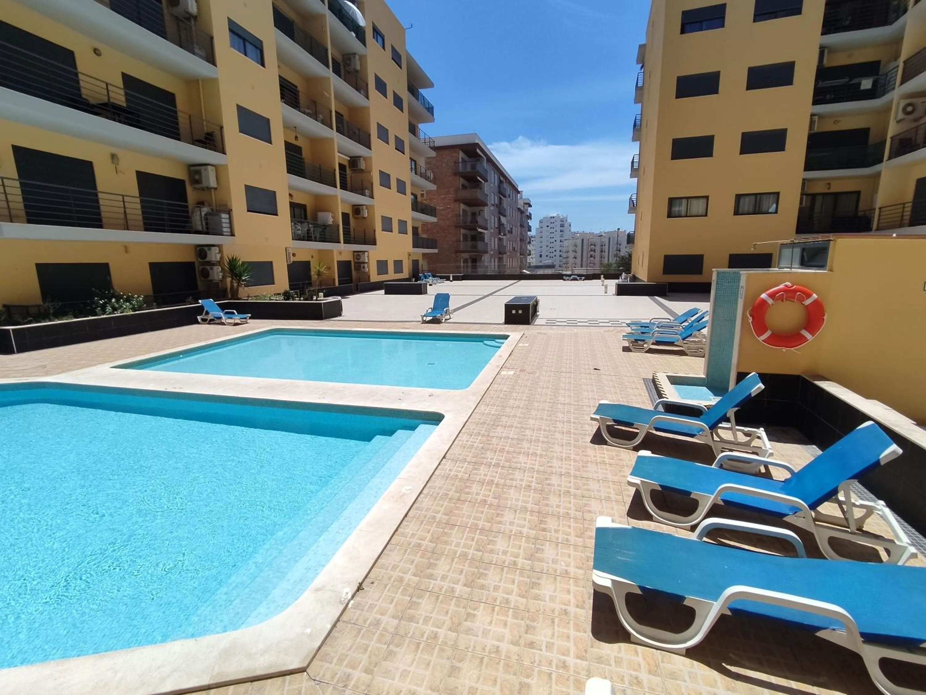 Swimming pool in 4B Alto dos Navegantes - Casas & Papéis
