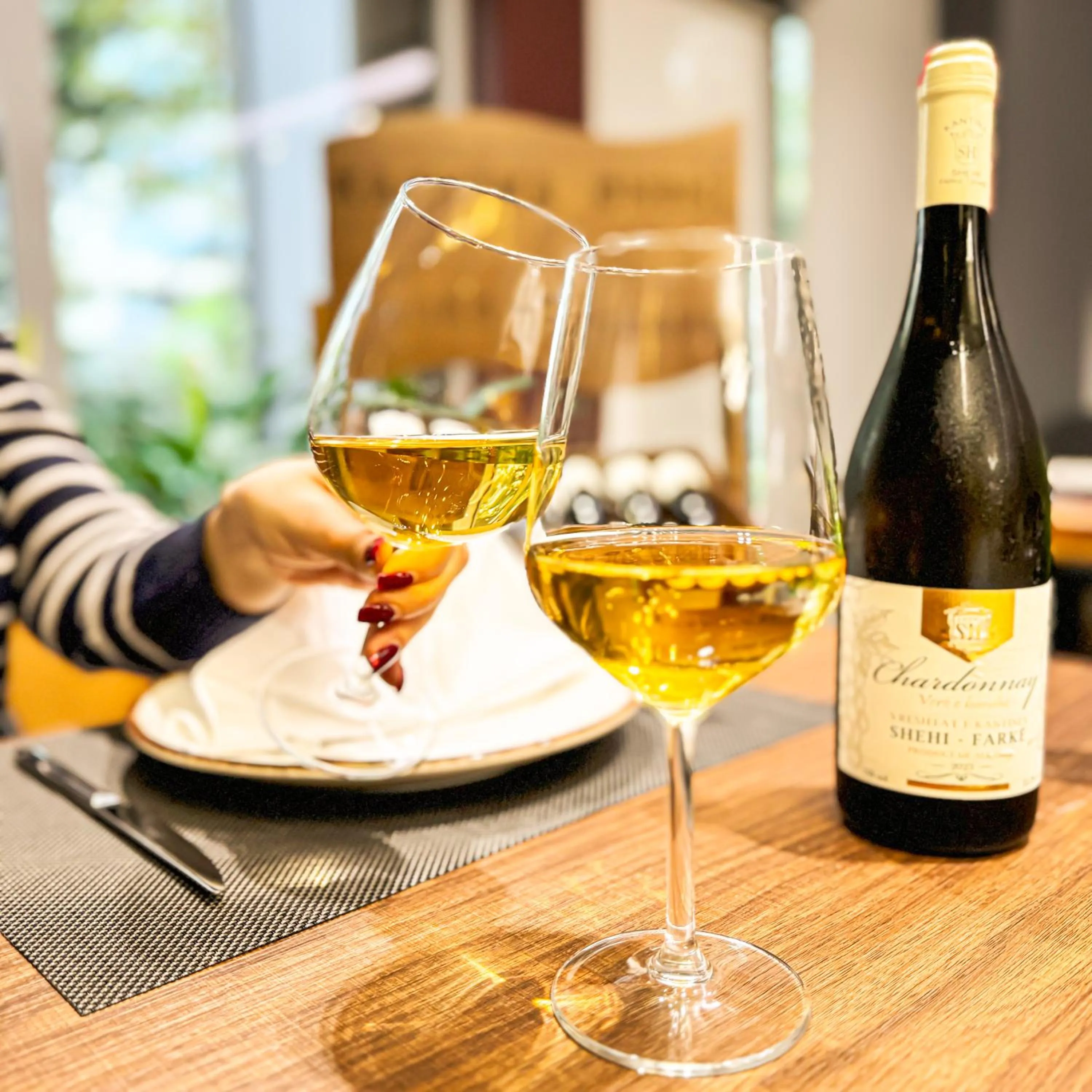 Food and drinks in Doanesia Premium Hotel & Spa