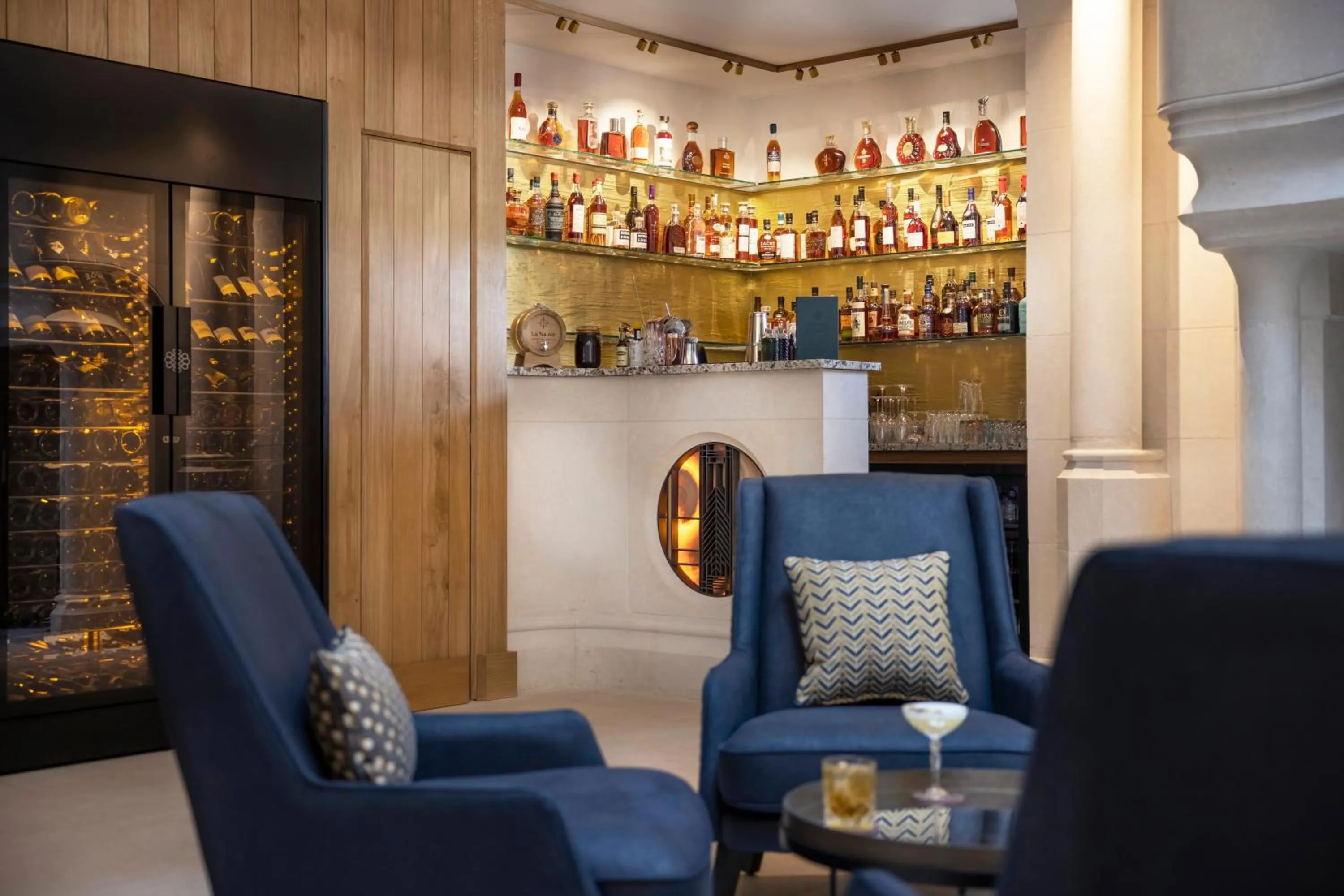 Lounge or bar in La Nauve, Hôtel & Jardin - Relais & Châteaux