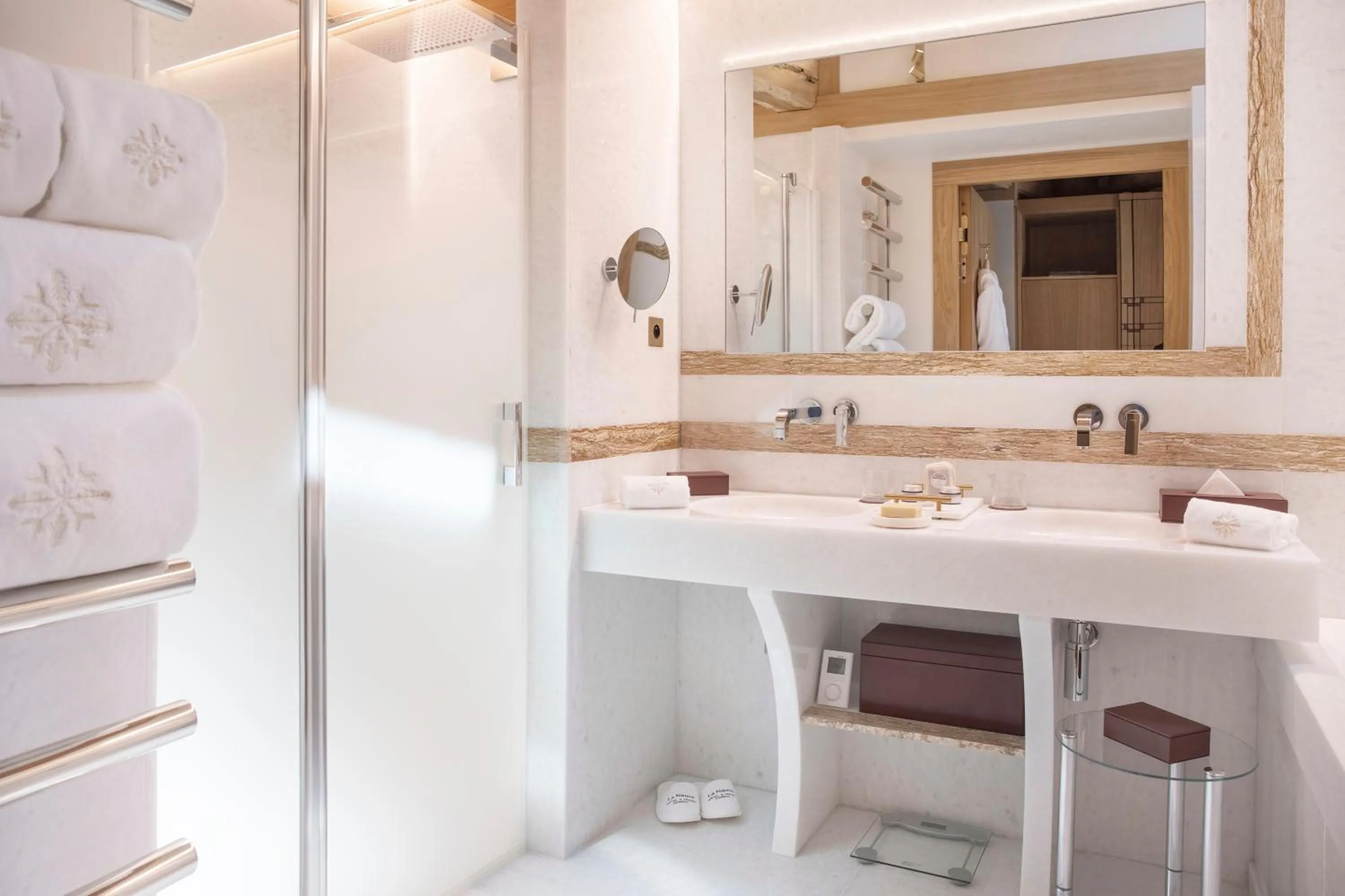 Shower in La Nauve, Hôtel & Jardin - Relais & Châteaux