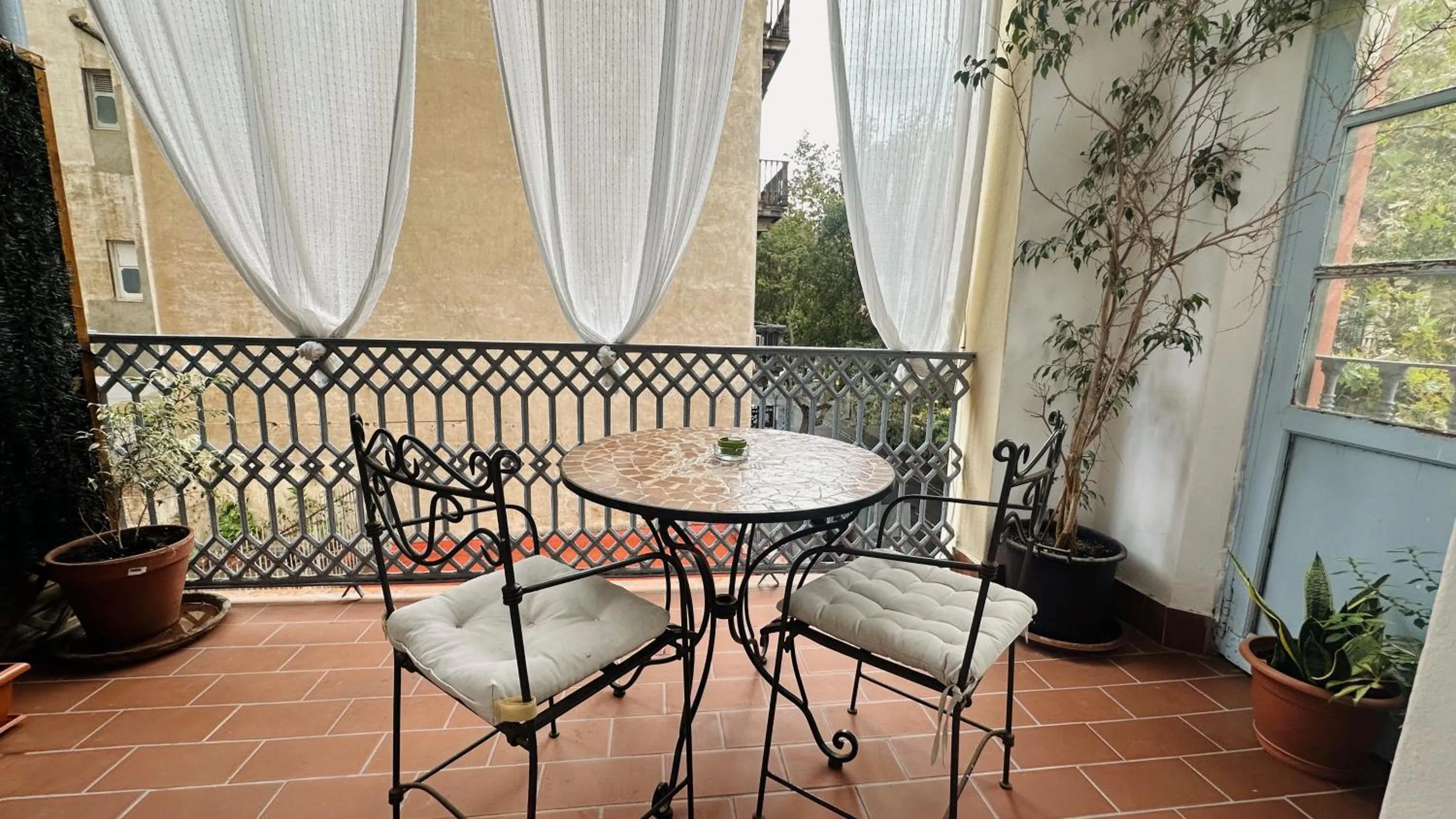 Balcony/Terrace in Casa Consell Gran Via, Guest House