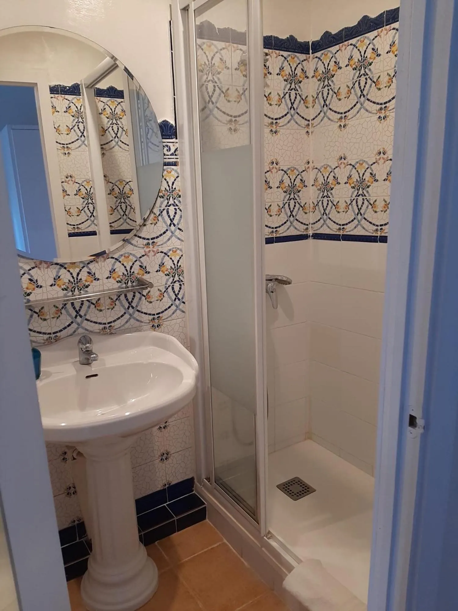 Bathroom in Casa Consell Gran Via, Guest House