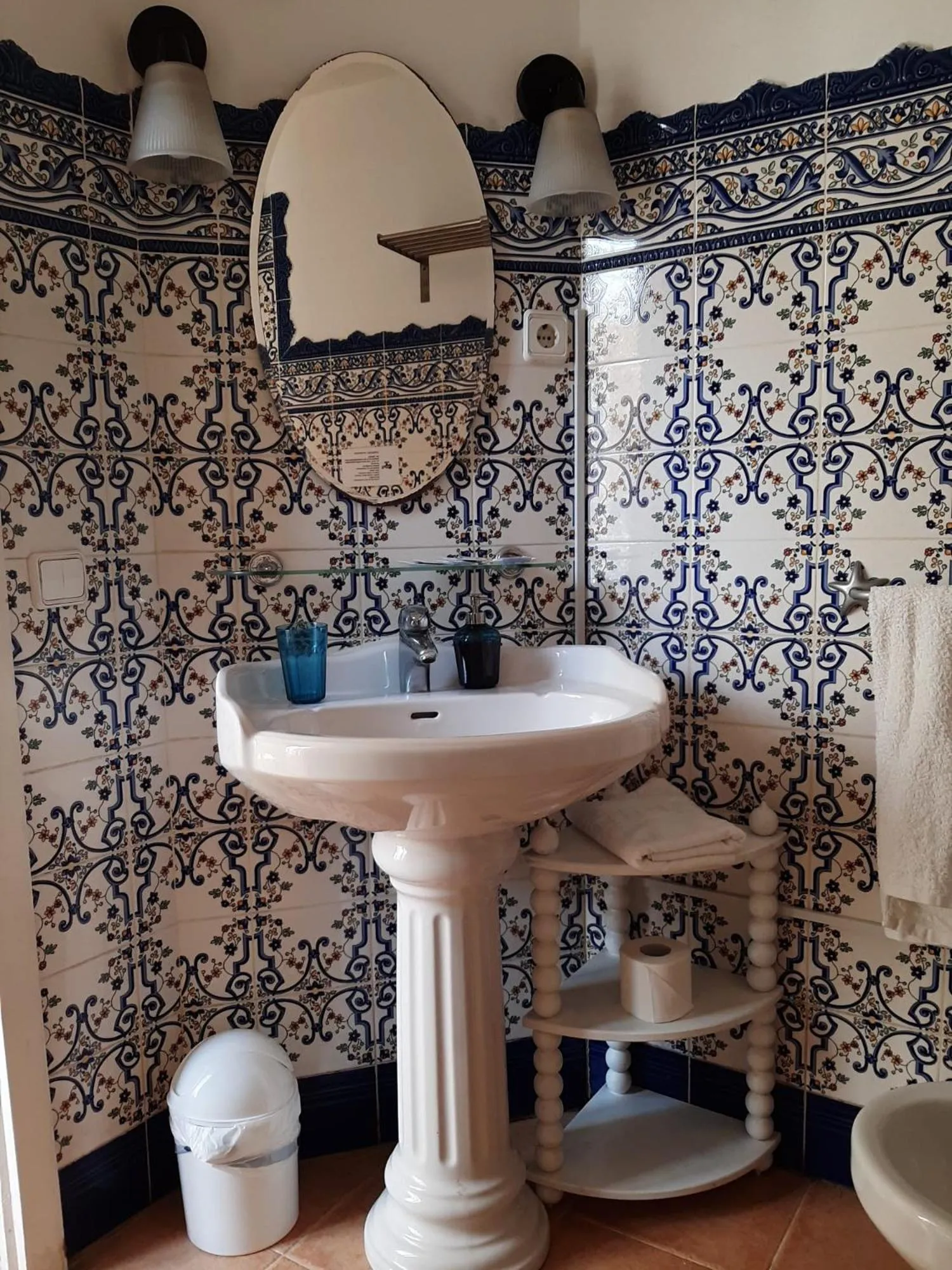 Bathroom in Casa Consell Gran Via, Guest House