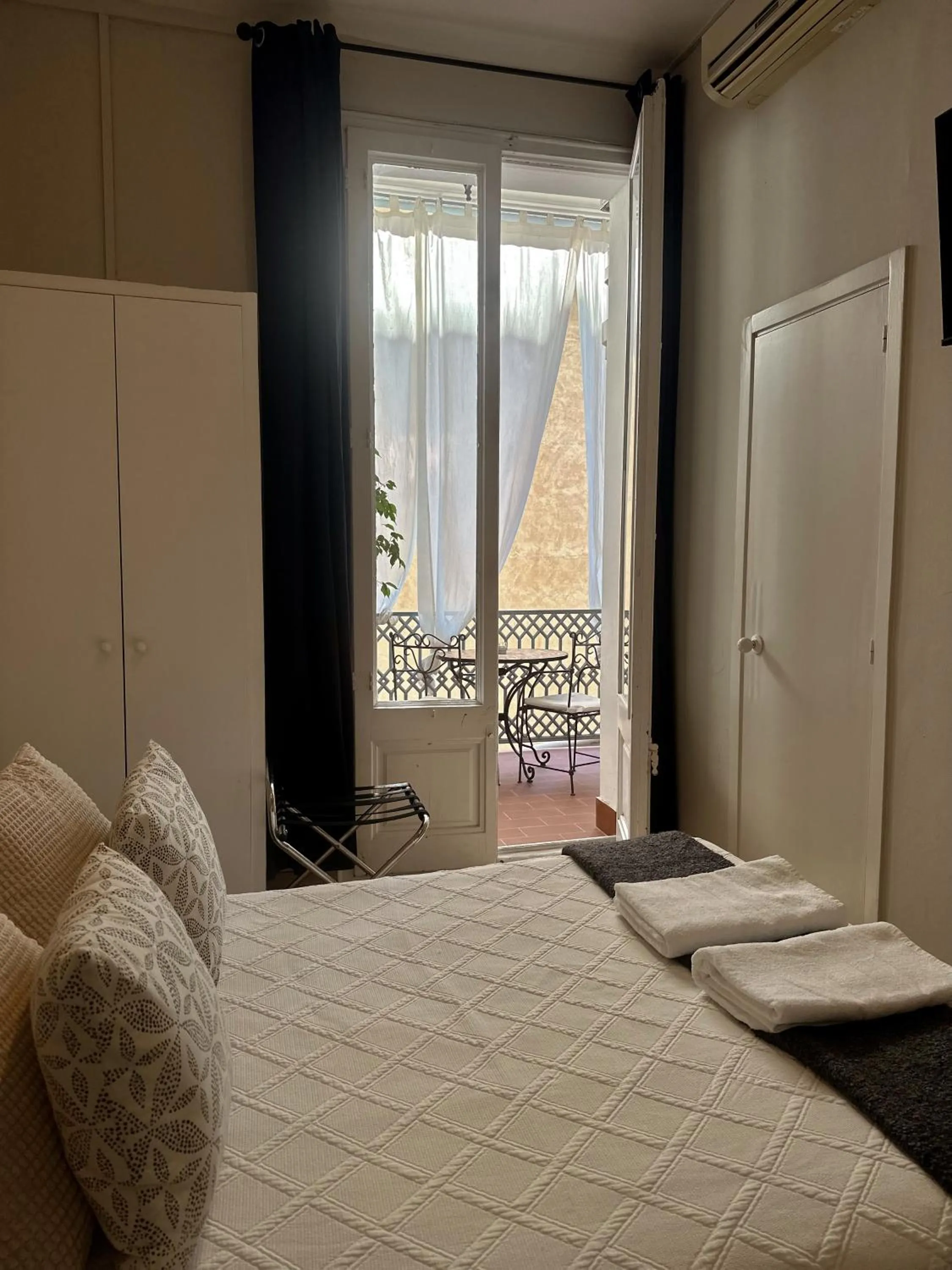 Bed in Casa Consell Gran Via, Guest House