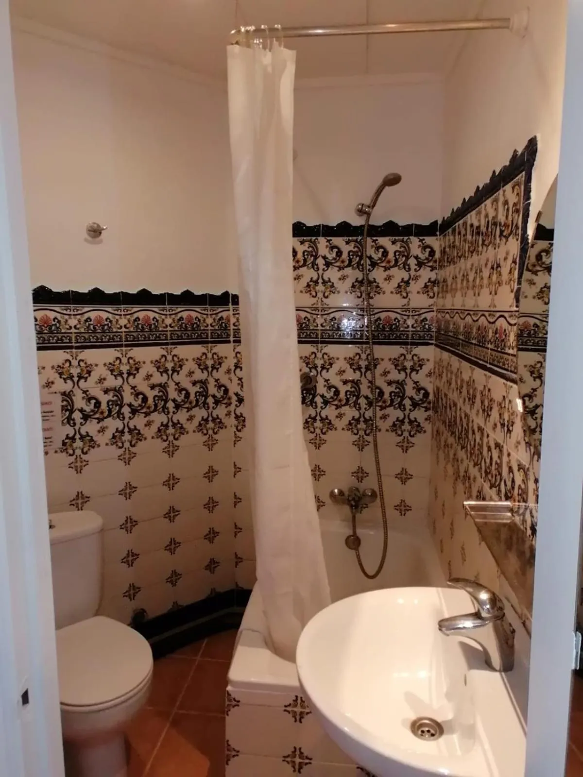 Bathroom in Casa Consell Gran Via, Guest House