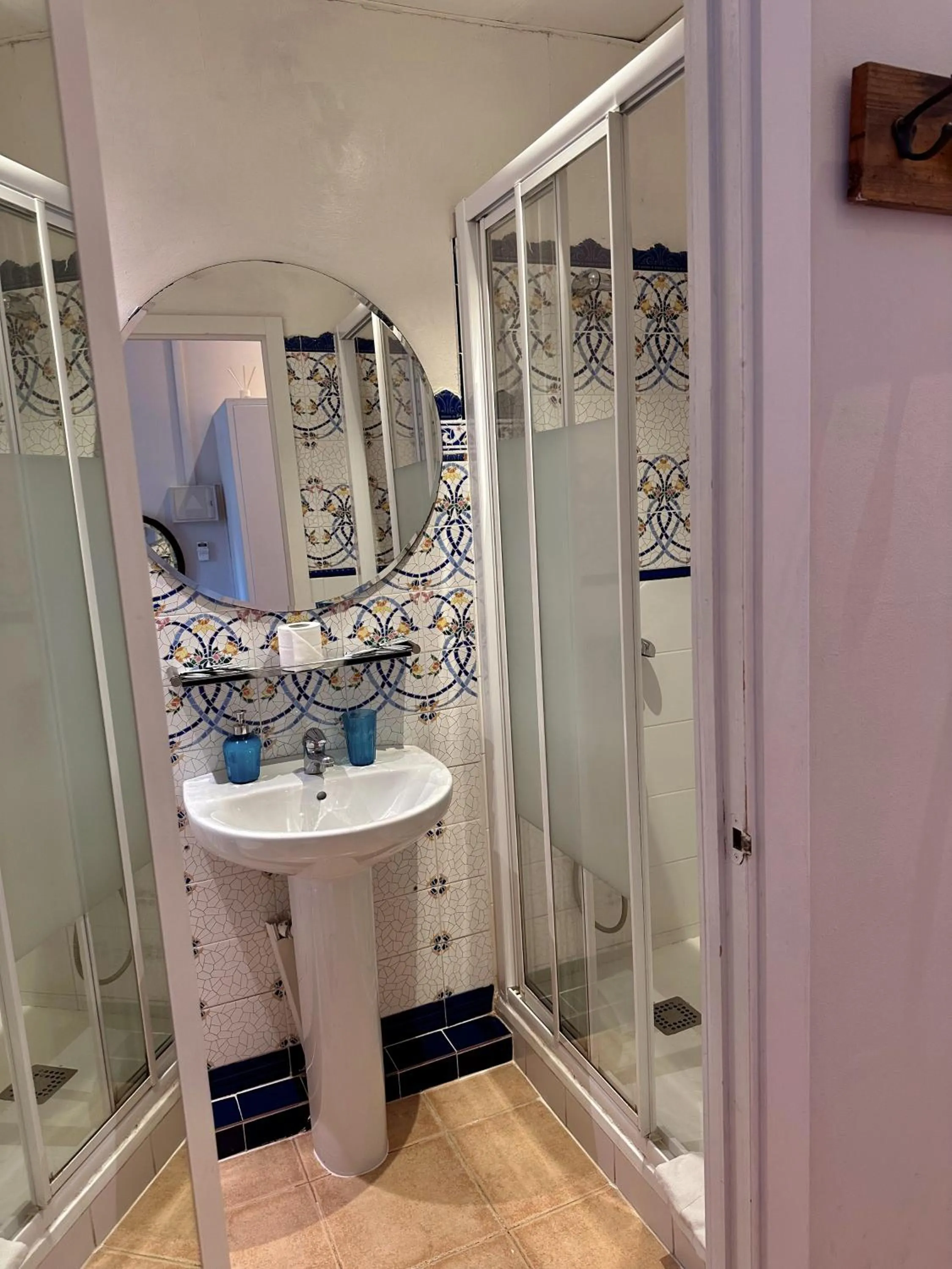 Bathroom in Casa Consell Gran Via, Guest House