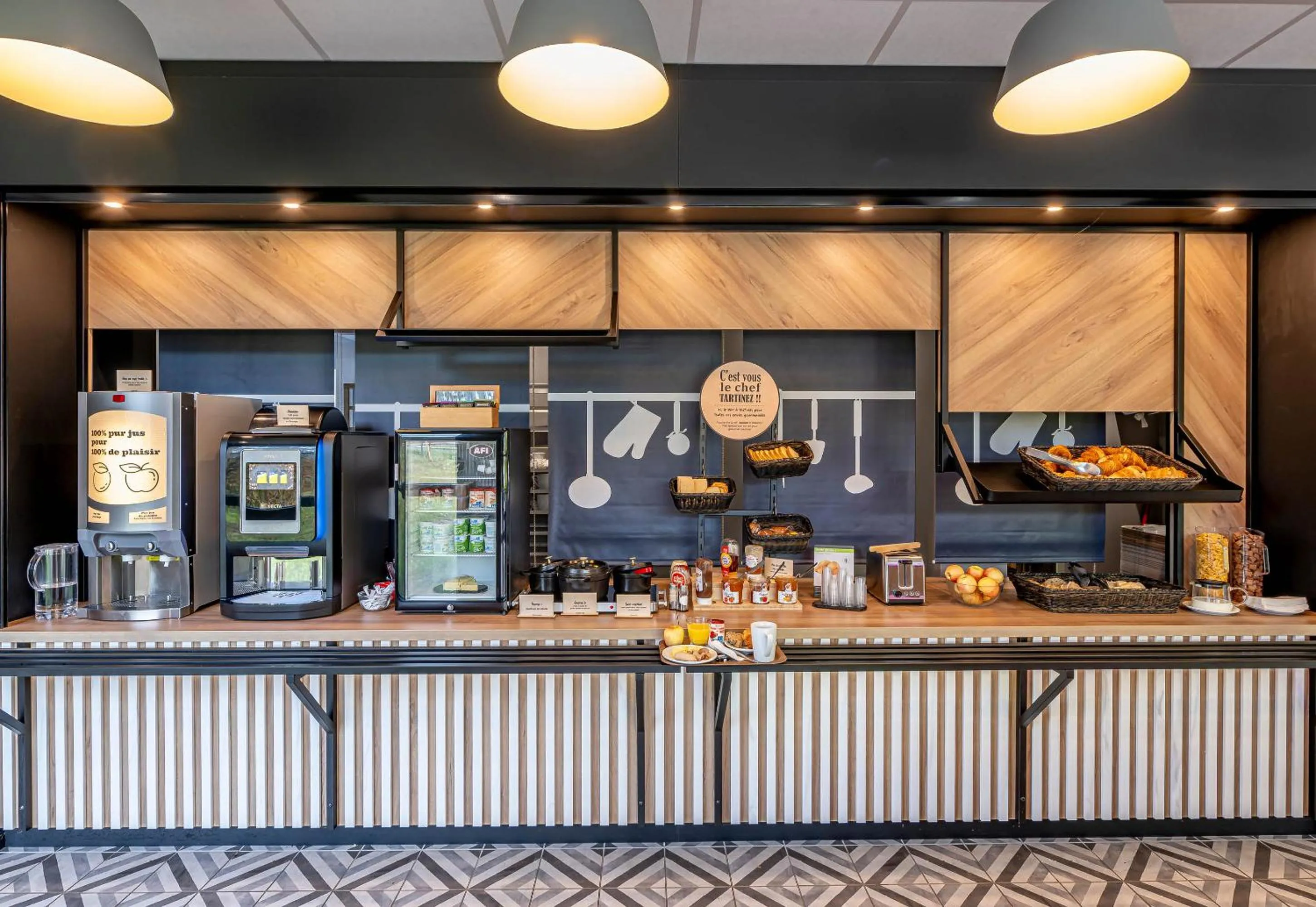 Buffet breakfast in B&B HOTEL Bordeaux Saint André de Cubzac