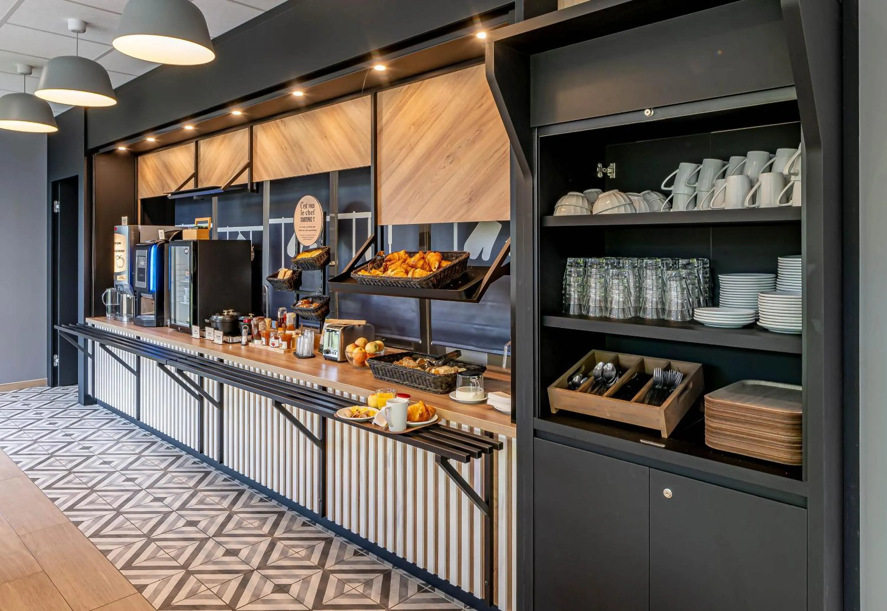 Buffet breakfast in B&B HOTEL Bordeaux Saint André de Cubzac