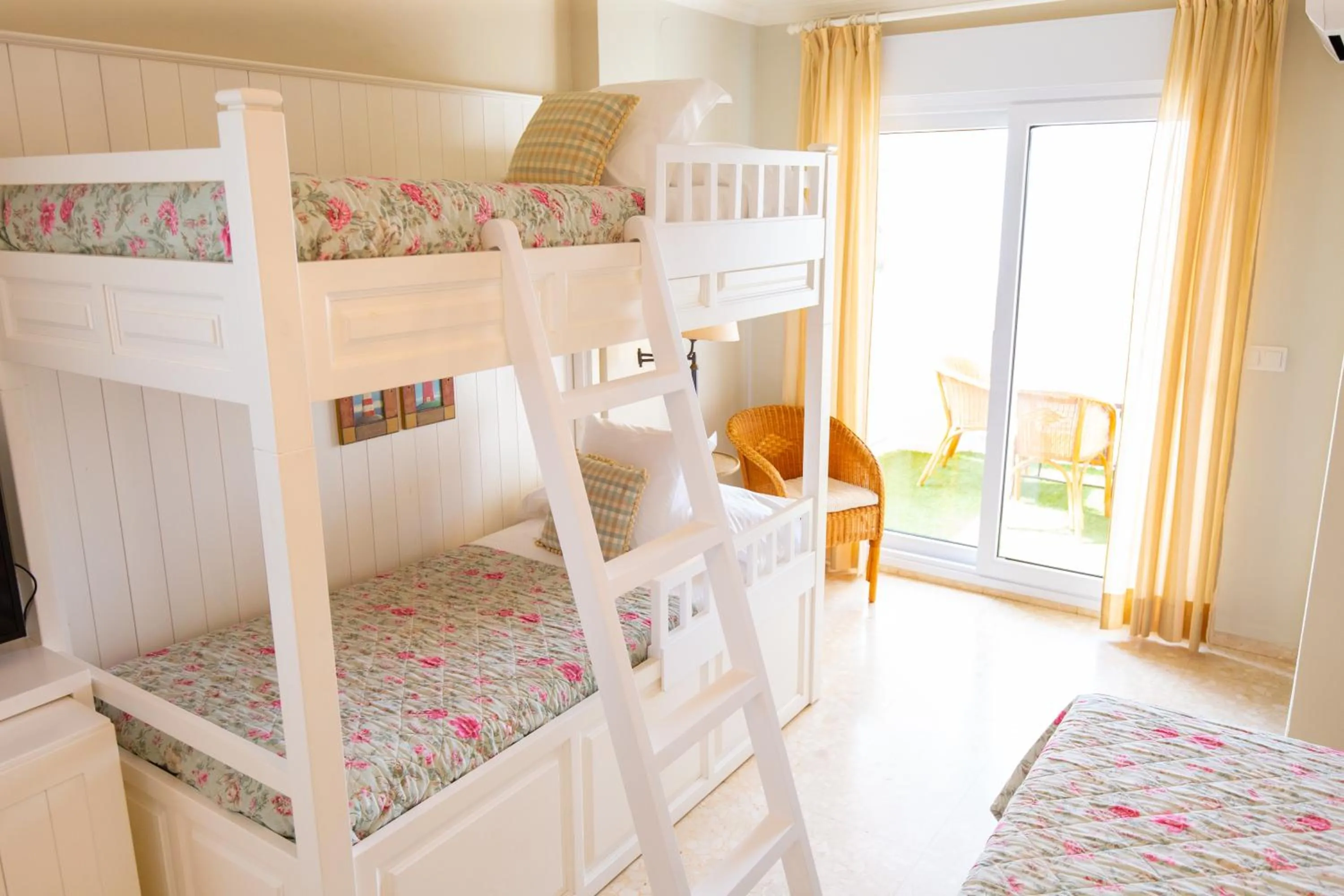 Bedroom, Bed in Hotel Los Ángeles Denia