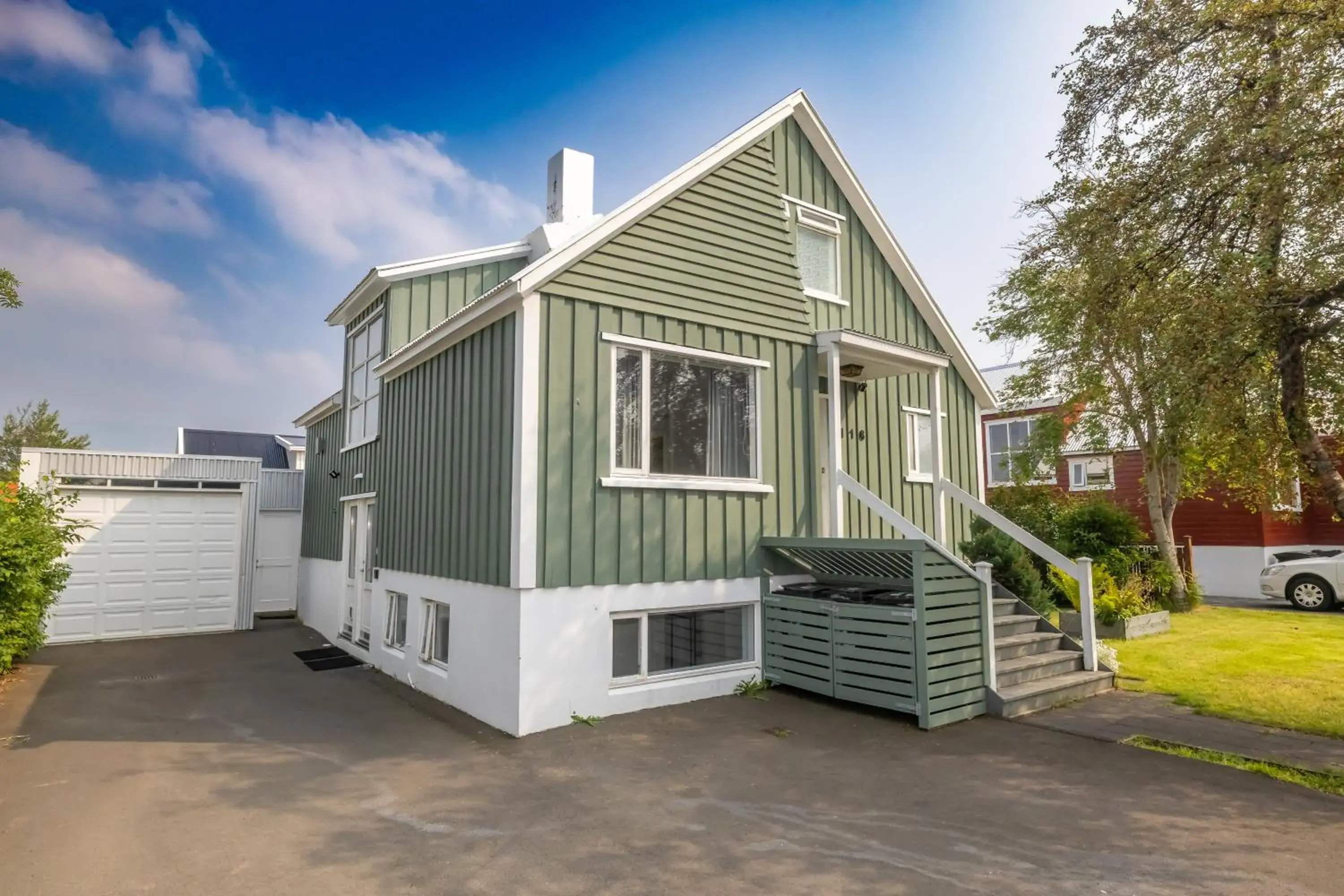 Two-Bedroom Apartment in LL Properties - Spacious Historic Home Two-Bedroom Apartment in LL Properties - Spacious Historic Home