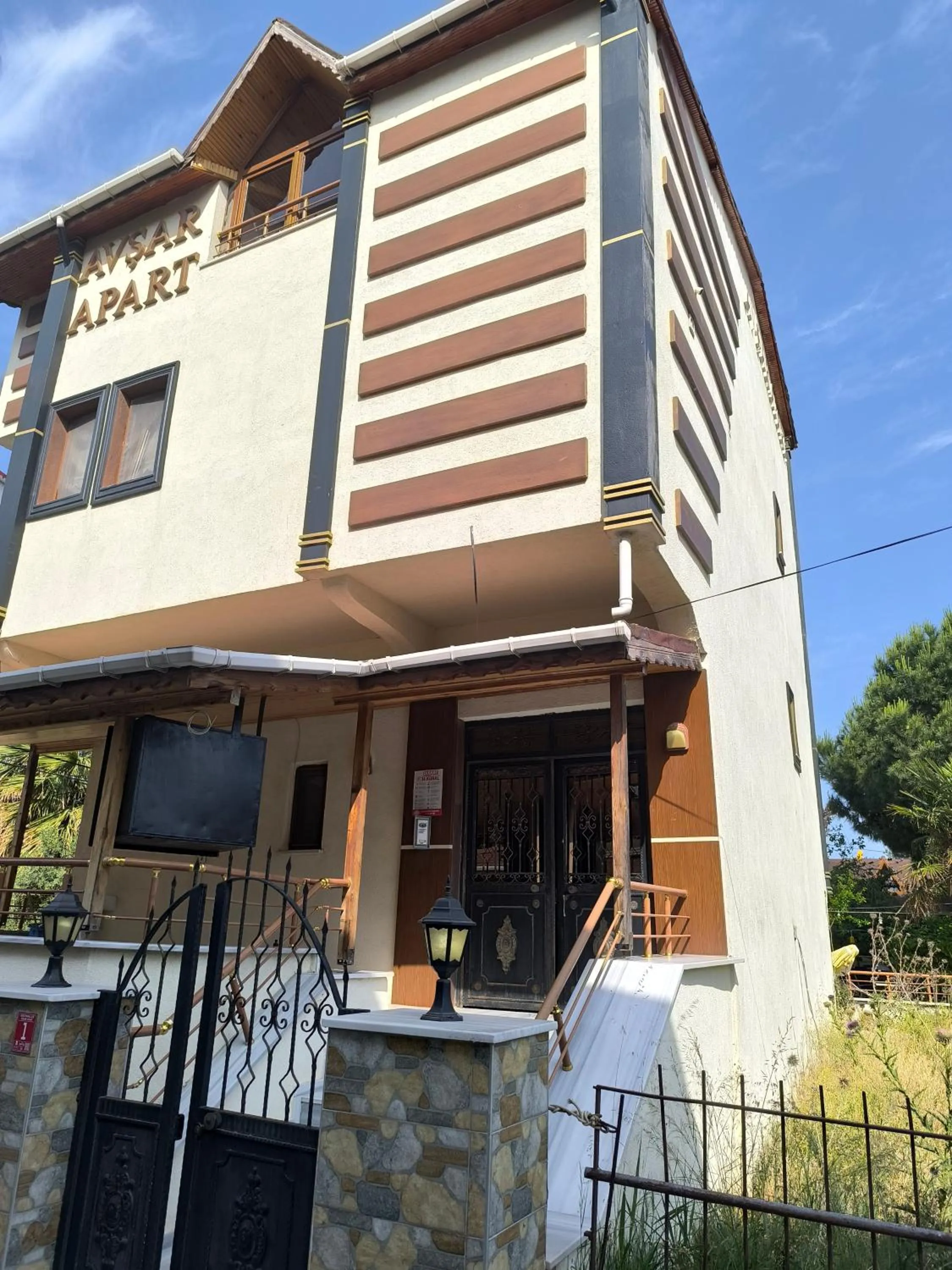 Property building in Avşar Apart Motel