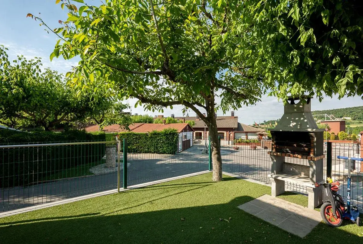 Mobil-home Ensija adaptat "Pet friendly" in Berga Resort Mobil-home Ensija adaptat "Pet friendly" in Berga Resort