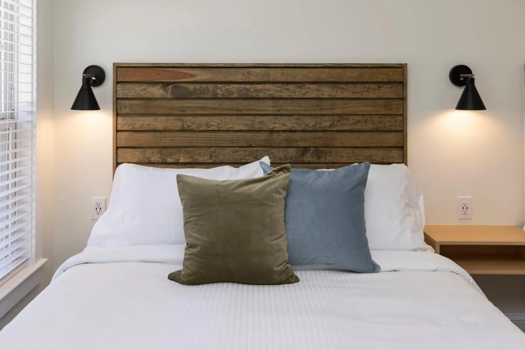 Bed in Newcastle 106 Inn at Old Beach