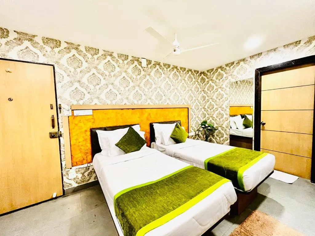 Bed in Hotel Lake View Airport zone
