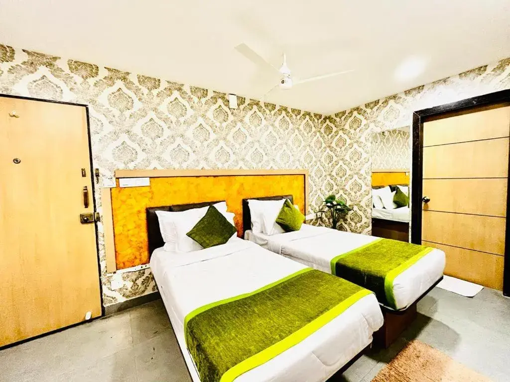 Standard Double Room in Hotel Lake View Airport zone Standard Double Room in Hotel Lake View Airport zone