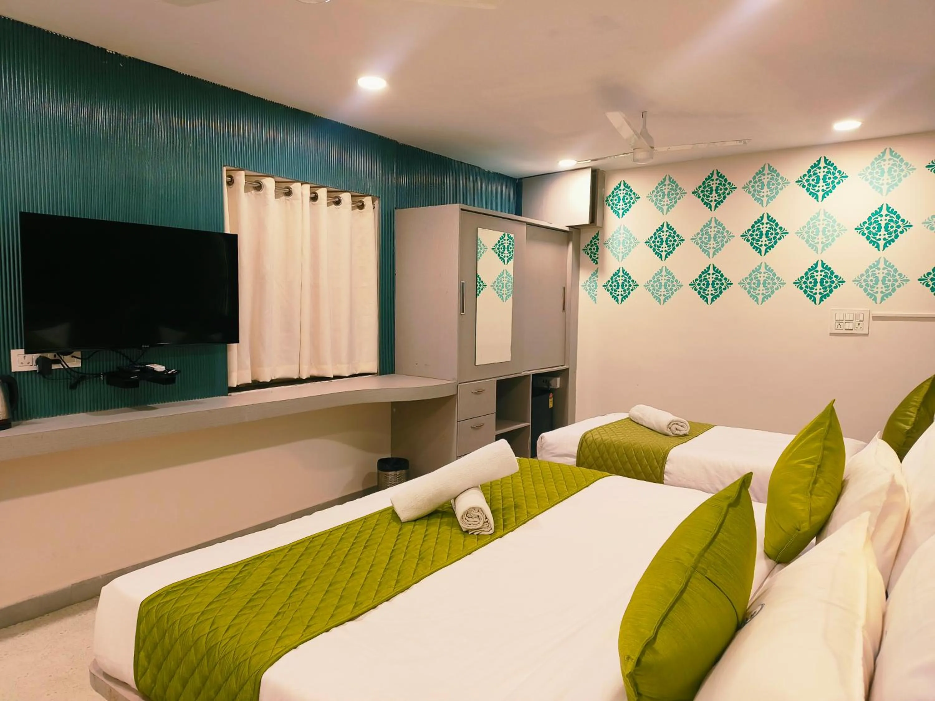 Bedroom, Bed in Hotel Lake View Airport zone