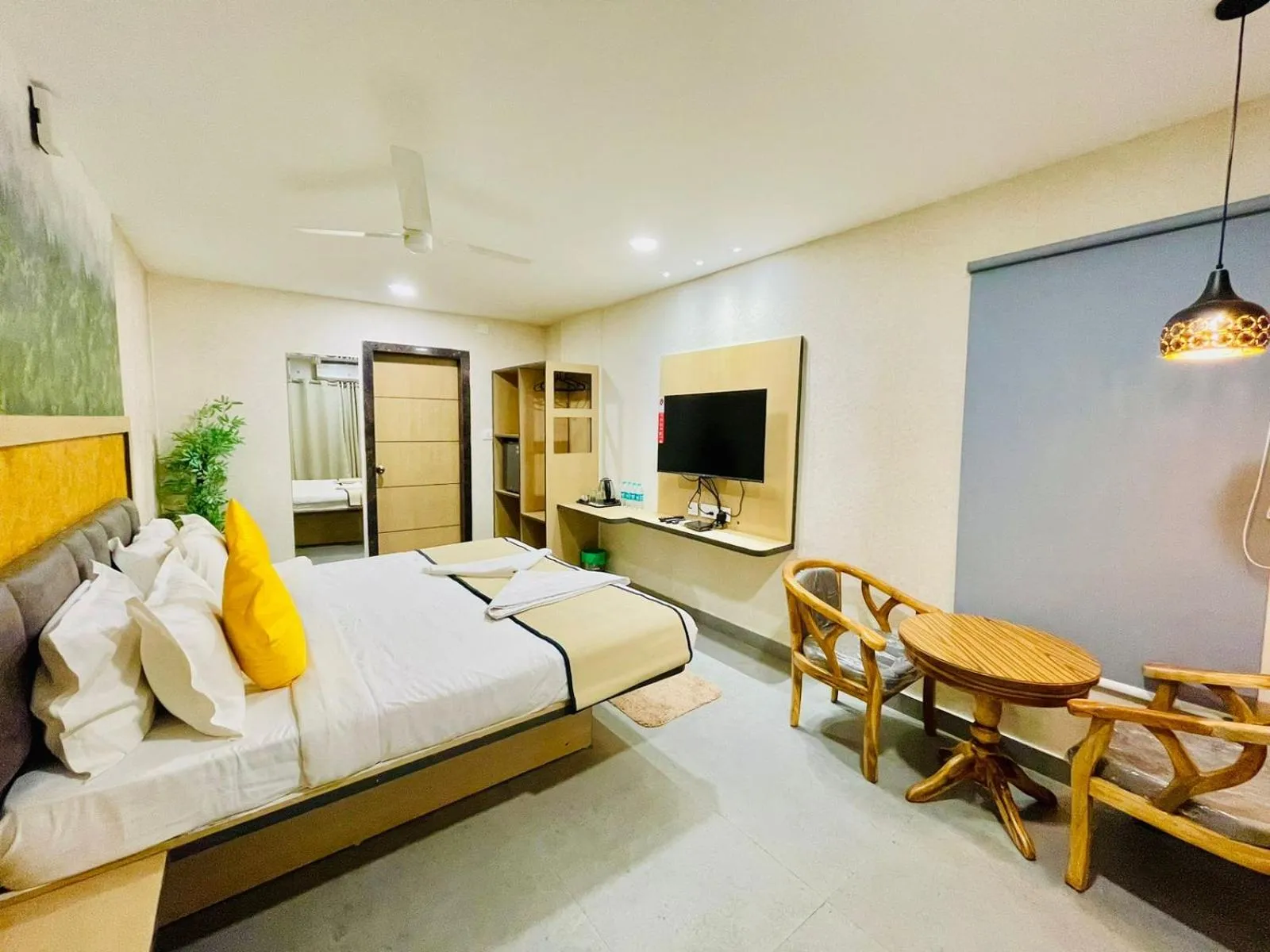 Bed in Hotel Lake View Airport zone