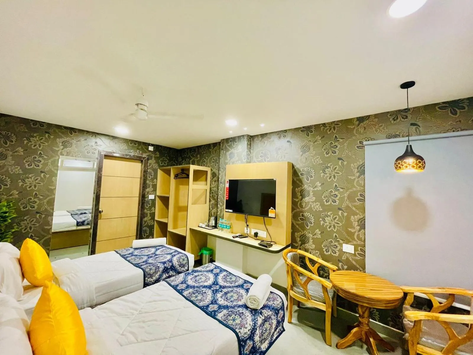 Bed in Hotel Lake View Airport zone