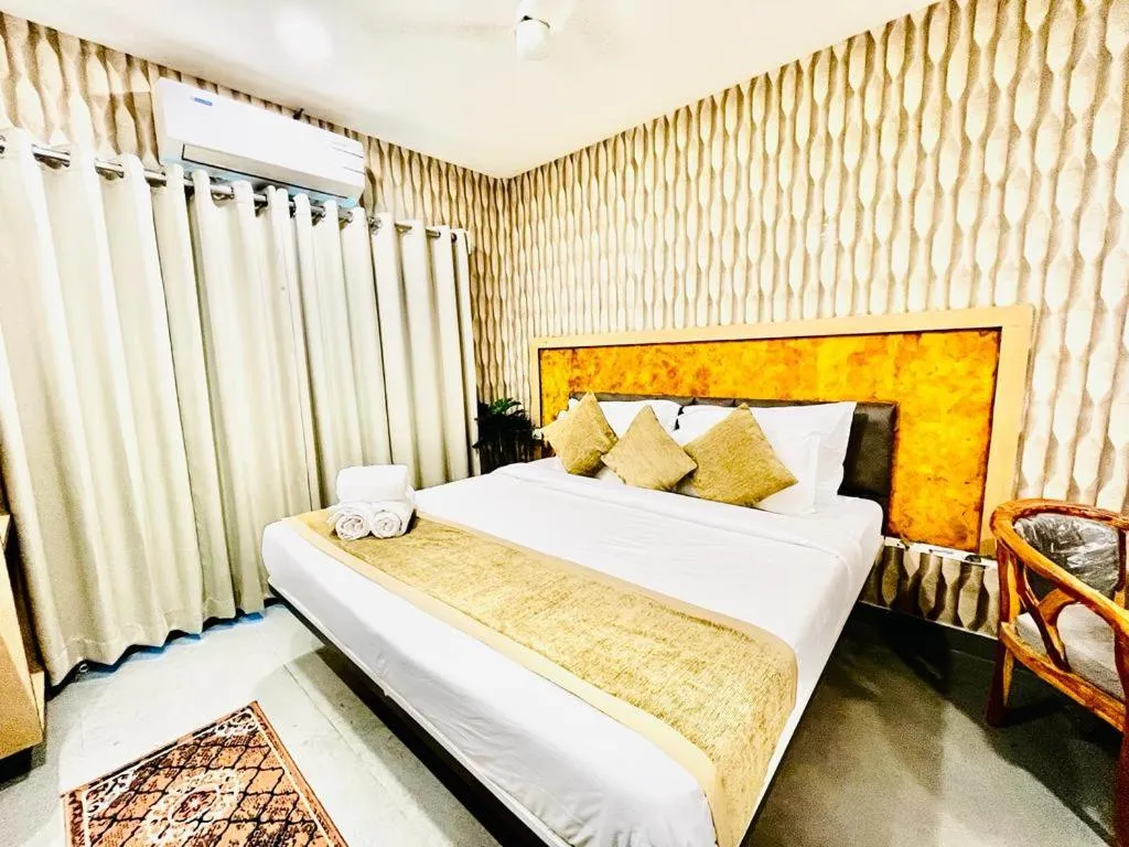 Bed in Hotel Lake View Airport zone