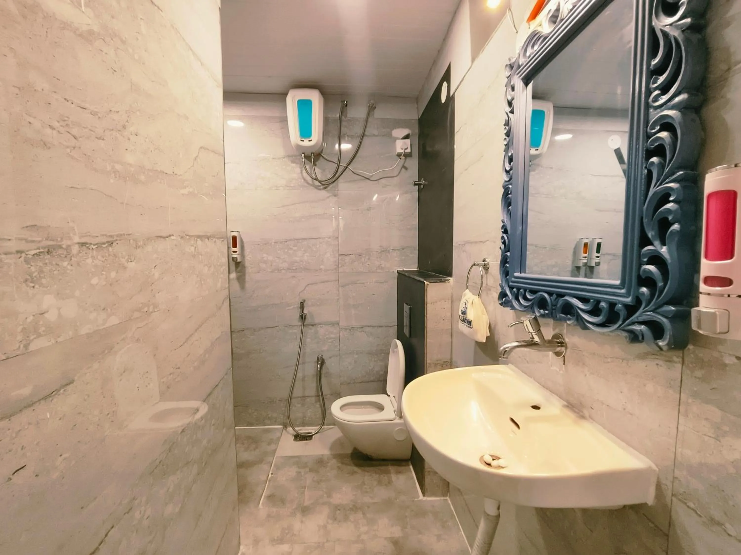 Bathroom in Hotel Lake View Airport zone