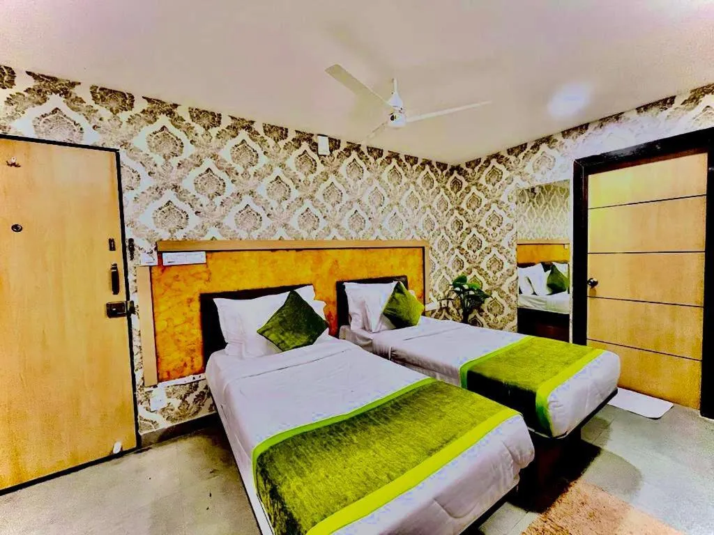 Bed in Hotel Lake View Airport zone