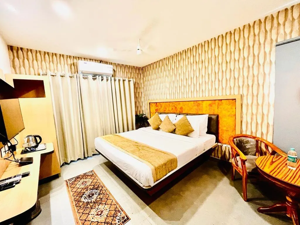 Bed in Hotel Lake View Airport zone