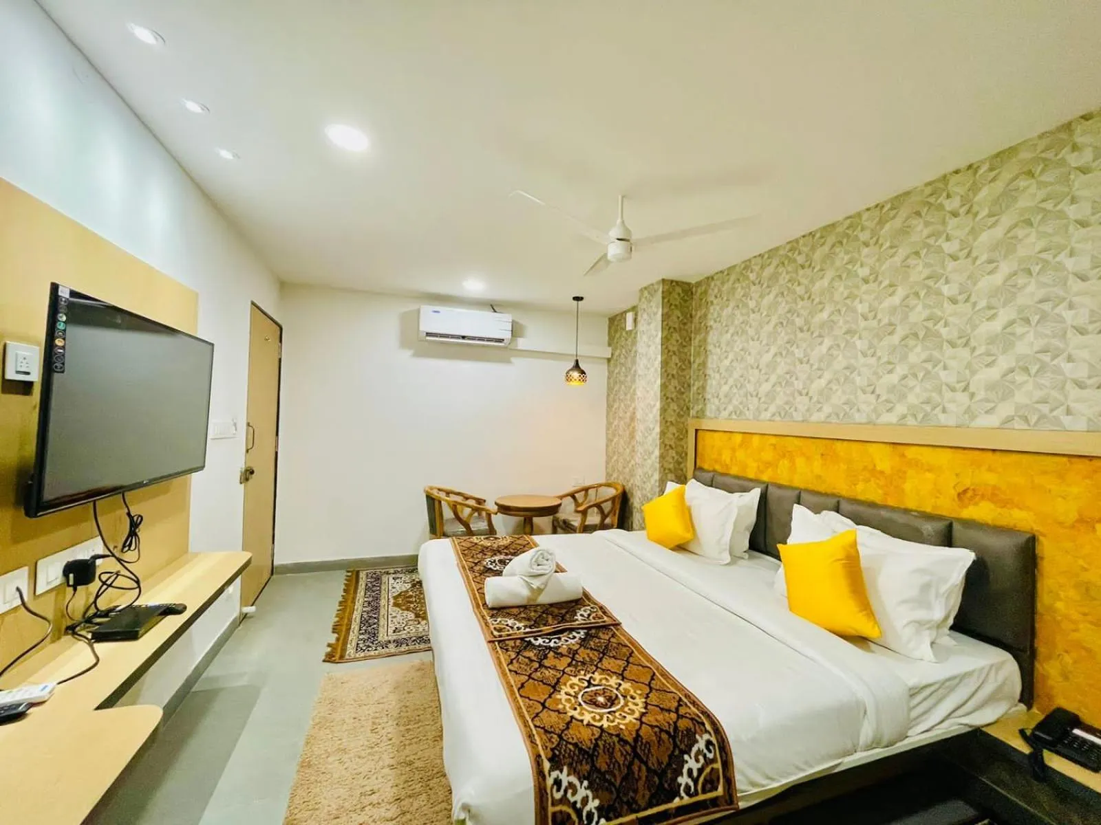 Bed in Hotel Lake View Airport zone