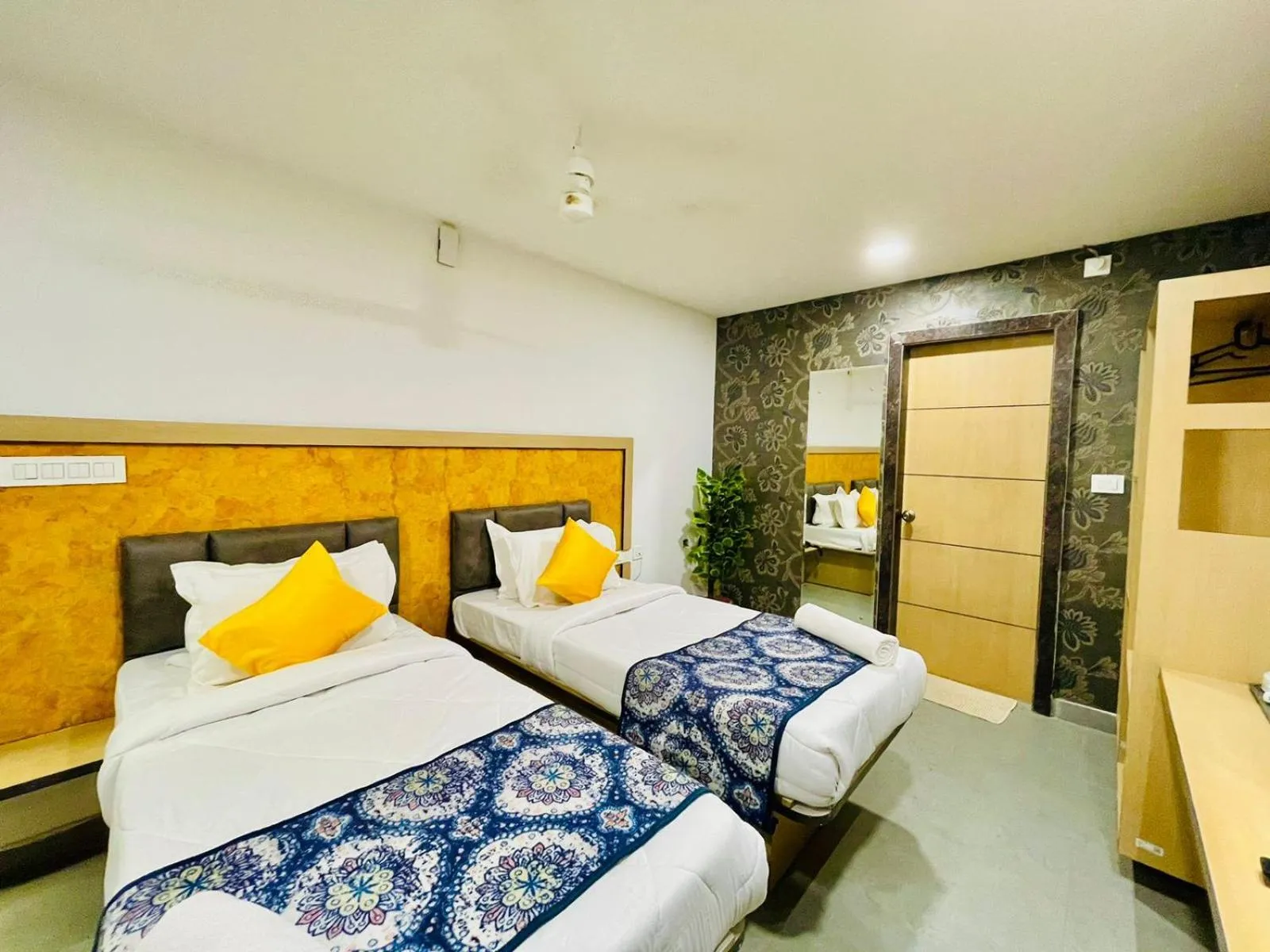 Bed in Hotel Lake View Airport zone