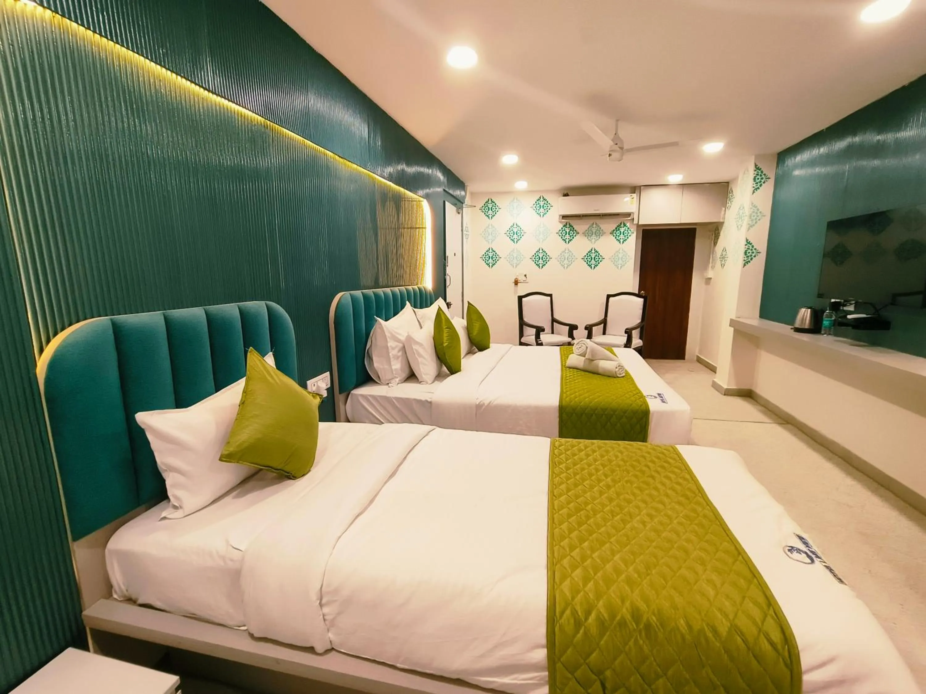 Bedroom, Bed in Hotel Lake View Airport zone