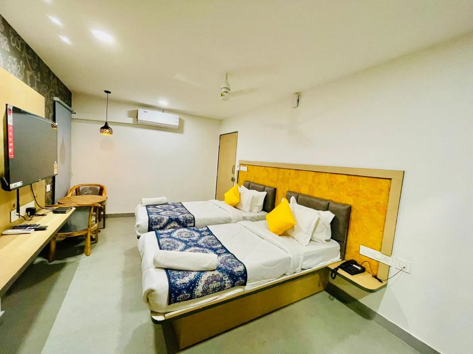 Bed in Hotel Lake View Airport zone