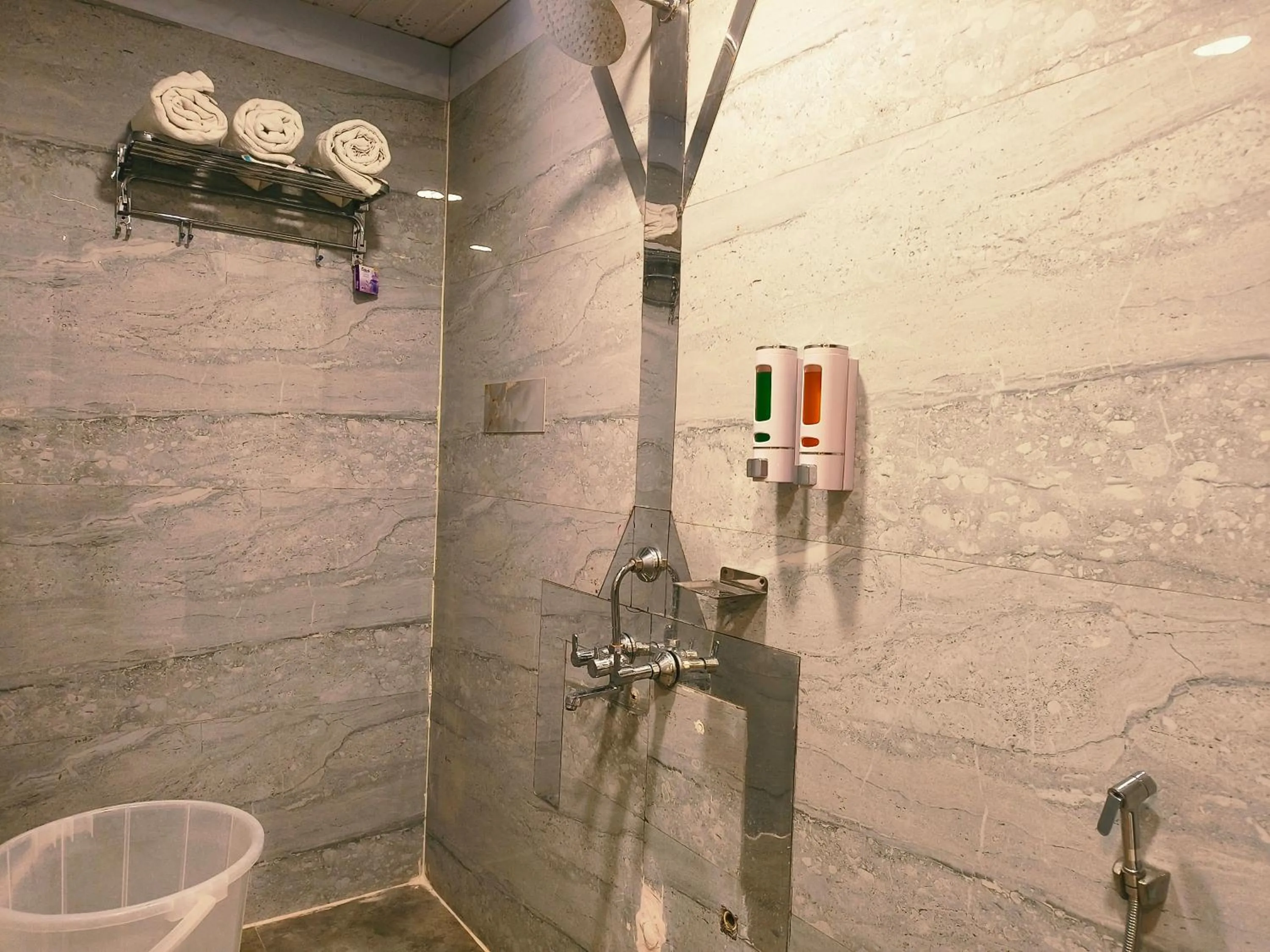 Bathroom in Hotel Lake View Airport zone