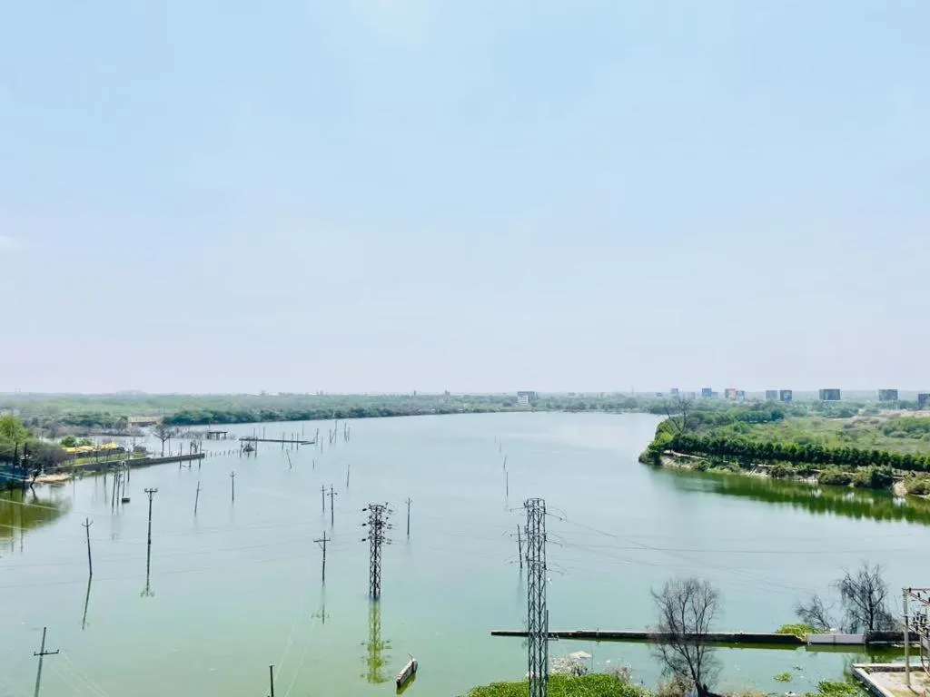 Property building in Hotel Lake View Airport zone