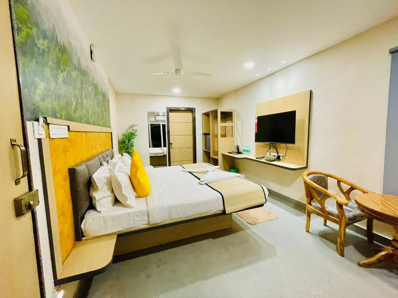 Bed in Hotel Lake View Airport zone