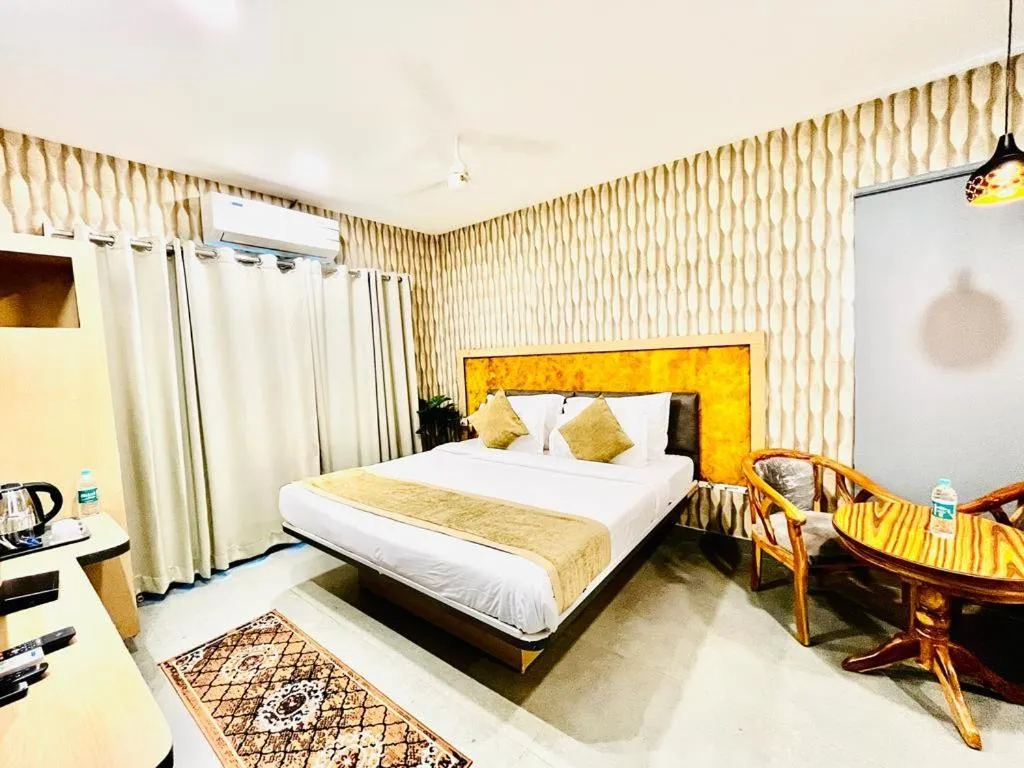 Bed in Hotel Lake View Airport zone