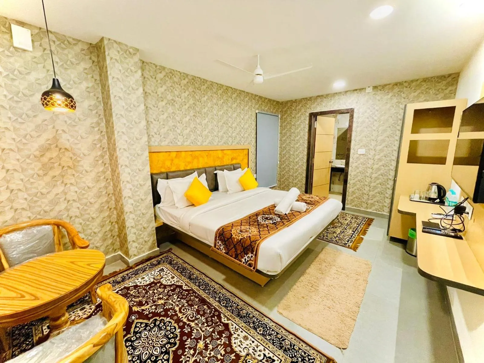 Bed in Hotel Lake View Airport zone