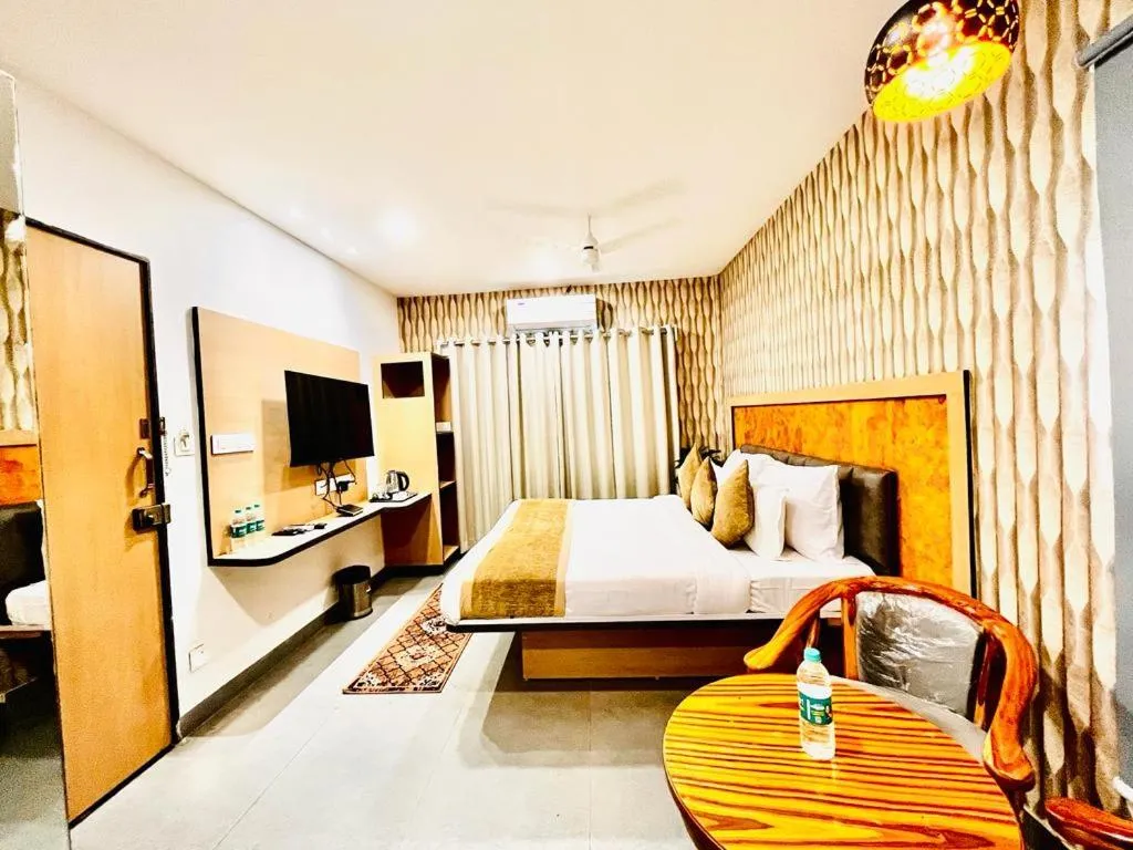 Bed in Hotel Lake View Airport zone