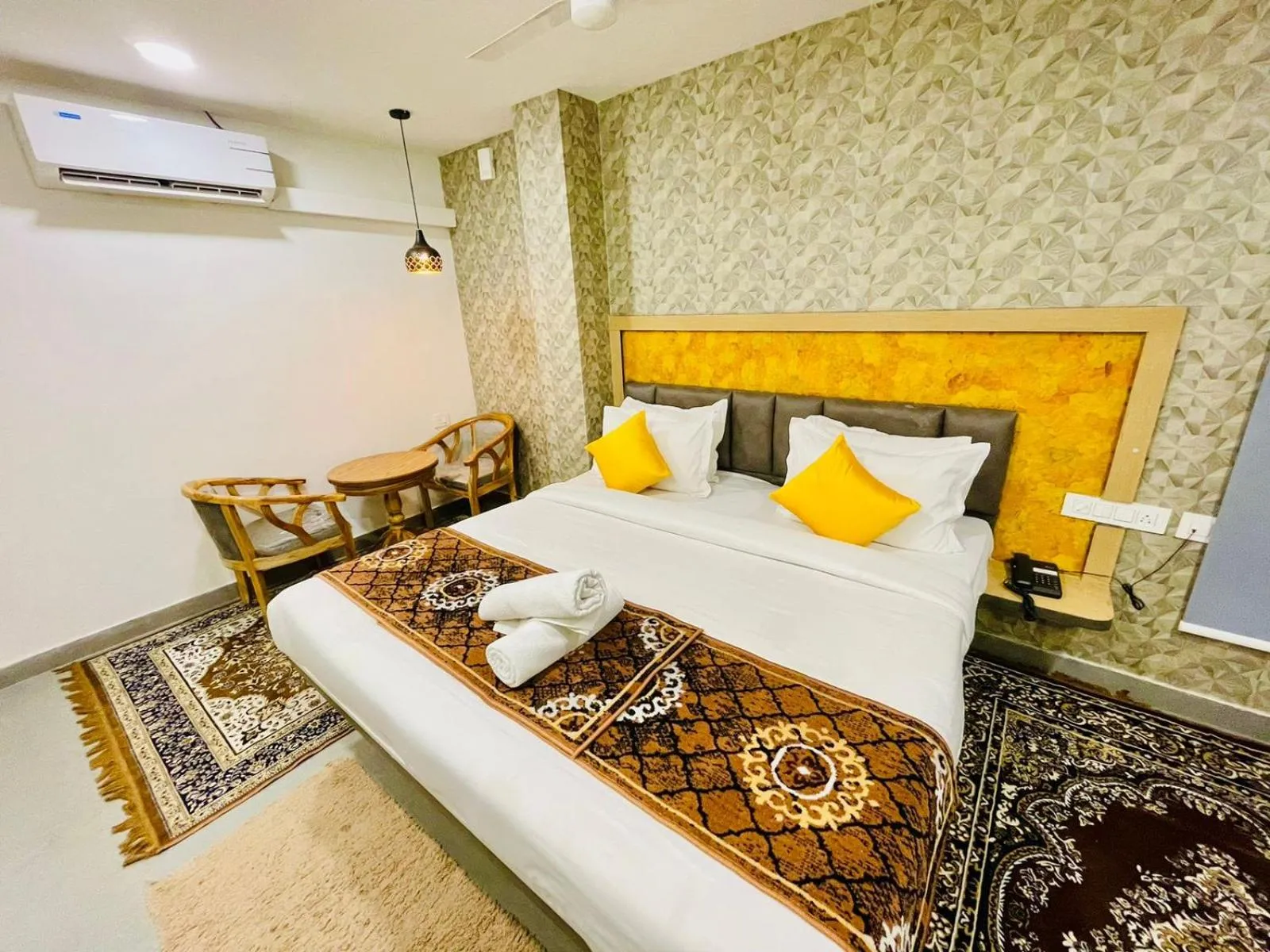 Bed in Hotel Lake View Airport zone