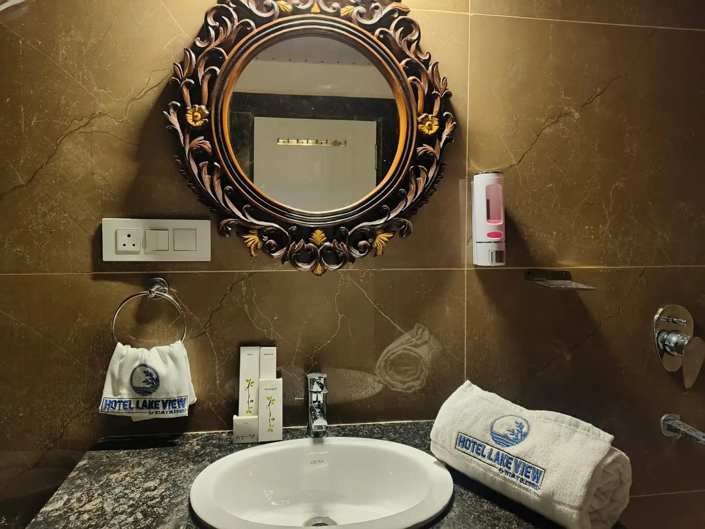 Bathroom in Hotel Lake View Airport zone