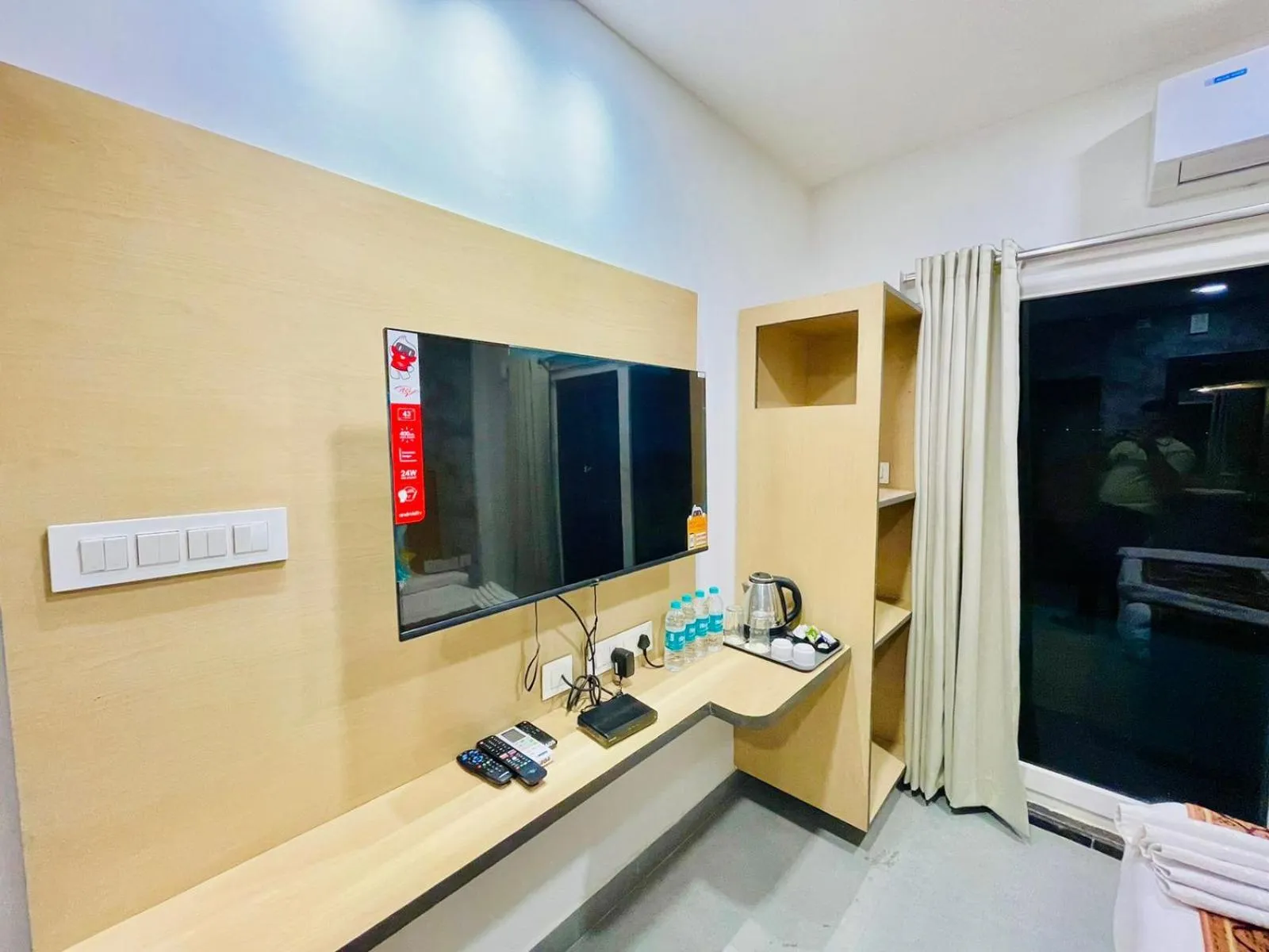 TV and multimedia in Hotel Lake View Airport zone