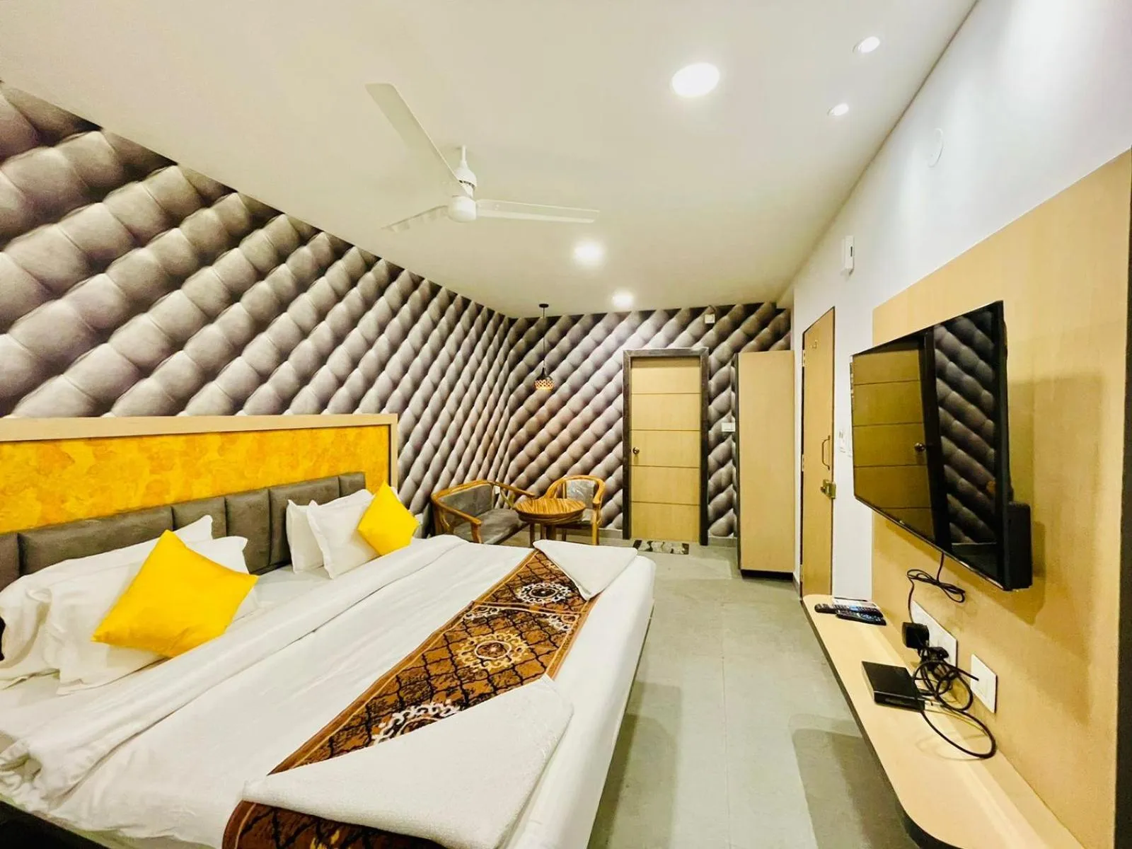 Bed in Hotel Lake View Airport zone