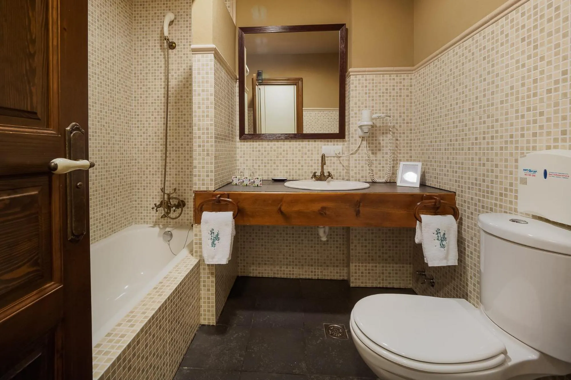 Bathroom in Hotel Rural Casona de Cefontes